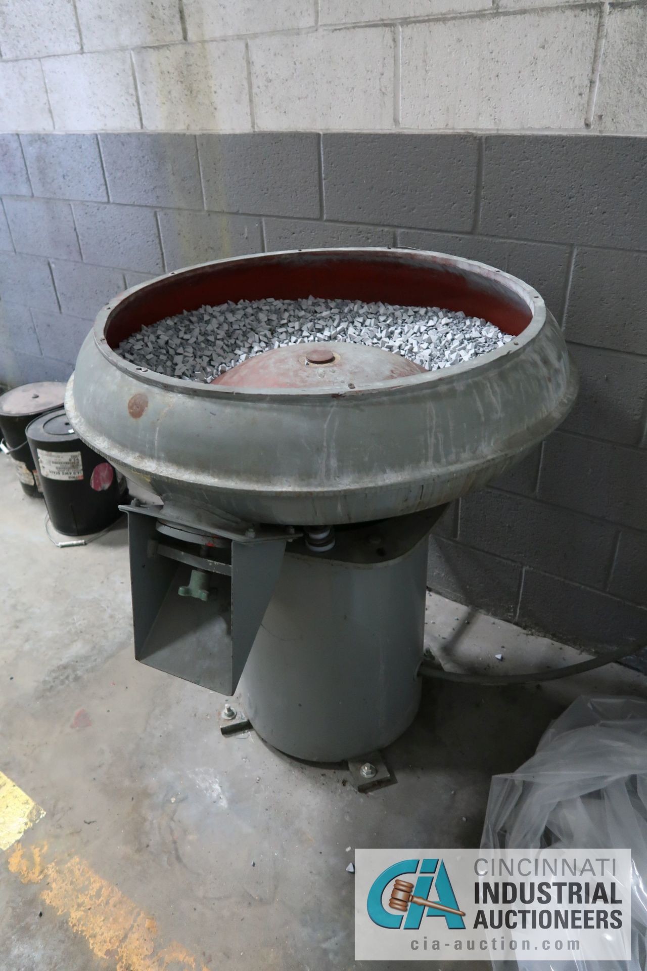 30" DIAMETER VIBRATORY FINISHING BOWL - Image 2 of 3