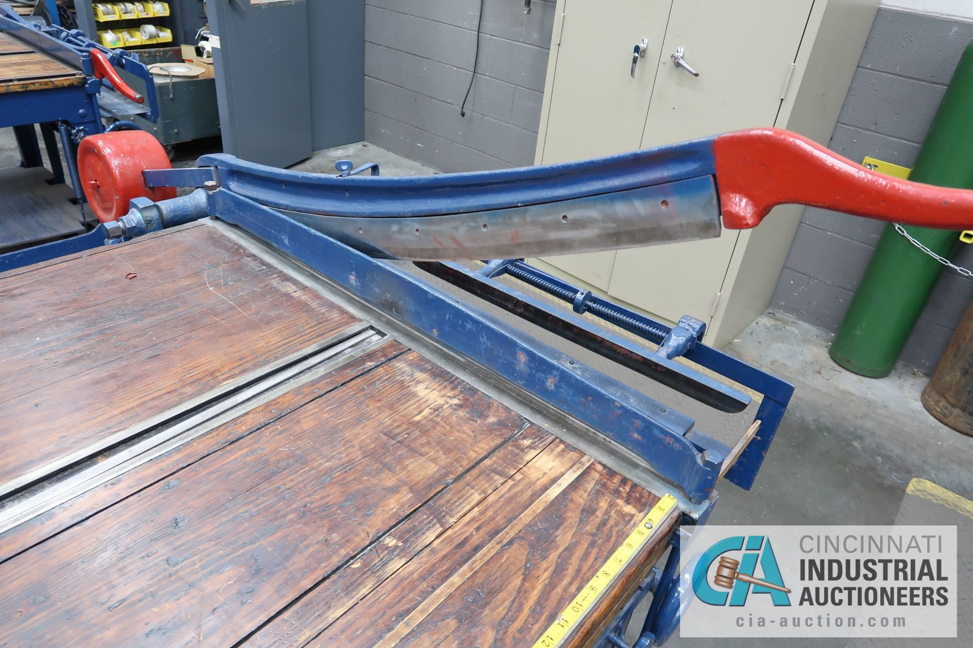 40" MANUAL PAPER CUTTER - Image 3 of 4