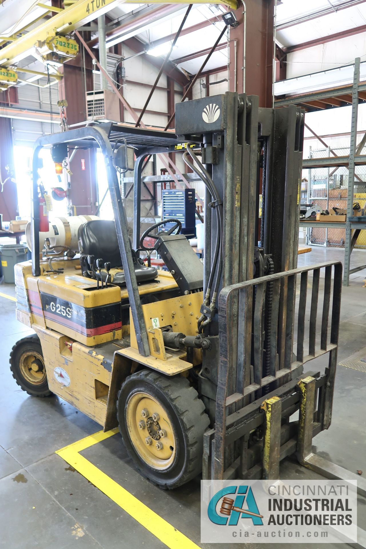 5,000 LB. DAEWOO MODEL G25S LP GAS SOLID PNEUMATIC TIRE LIFT TRUCK, 10-02003, 3-STAGE MAST, 188" - Image 2 of 8