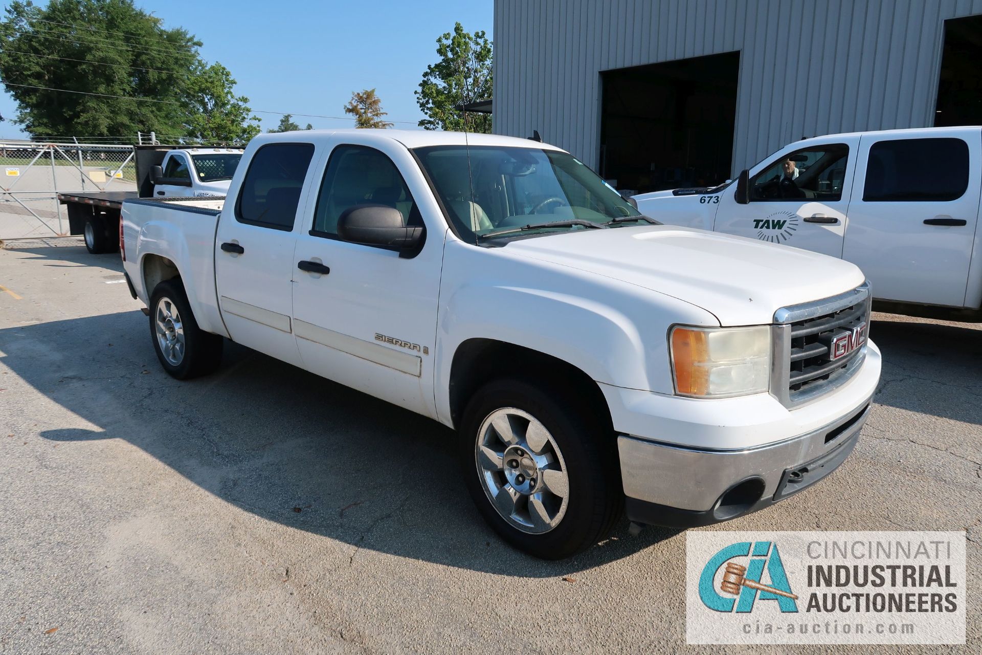 2009 GMC SIERRA QUAD CAB PICKUP TRUCK; VIN # 3GTEC23009G145438, VORTEC V-8 GASOLINE ENGINE, - Image 2 of 7