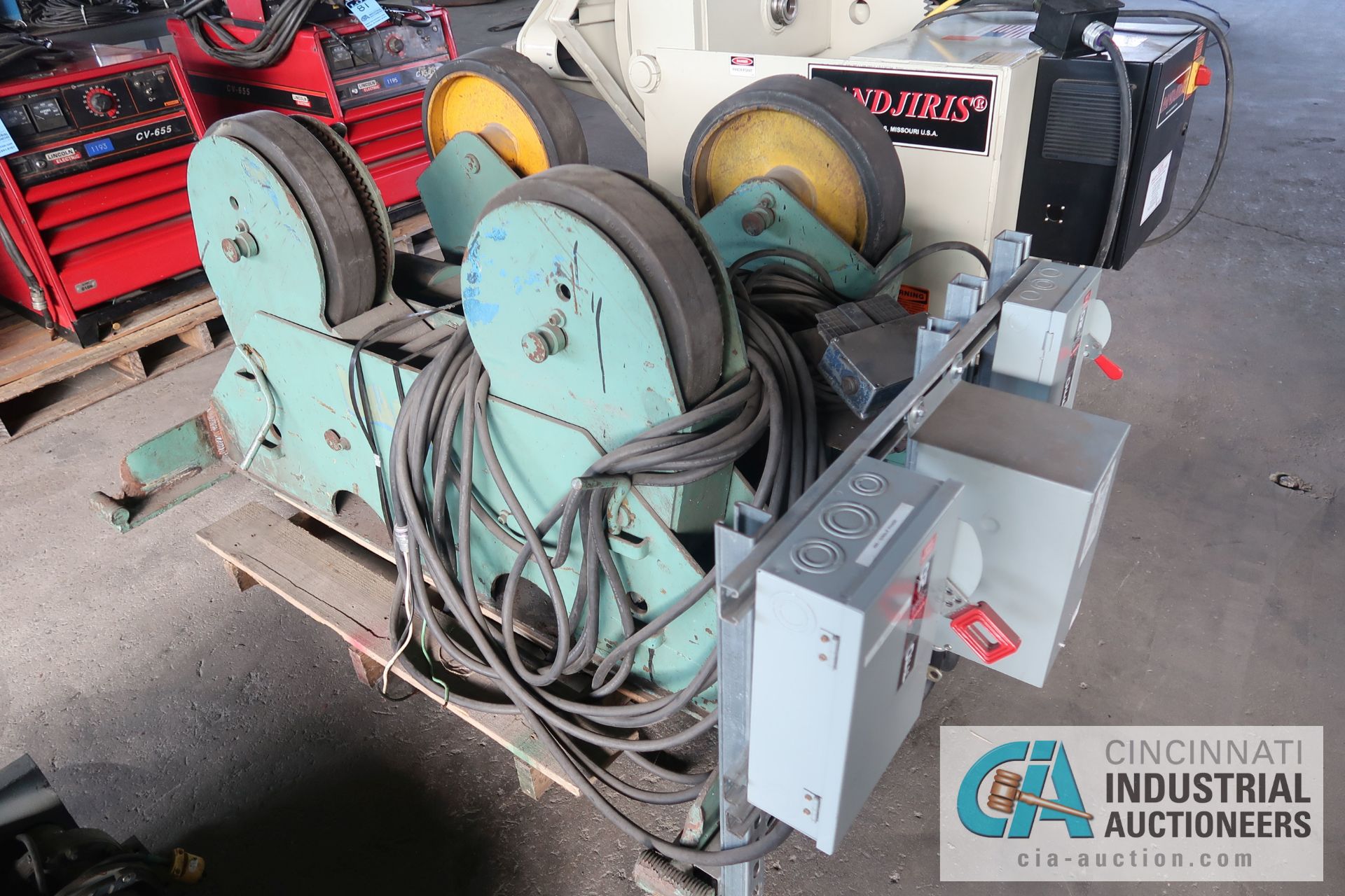 MFG UNKNOWN AND CAPACITY POWER DRIVER AND IDLER; S/N N/A, 16" RUBBER WHEELS, 28" BETWEEN CENTERS,