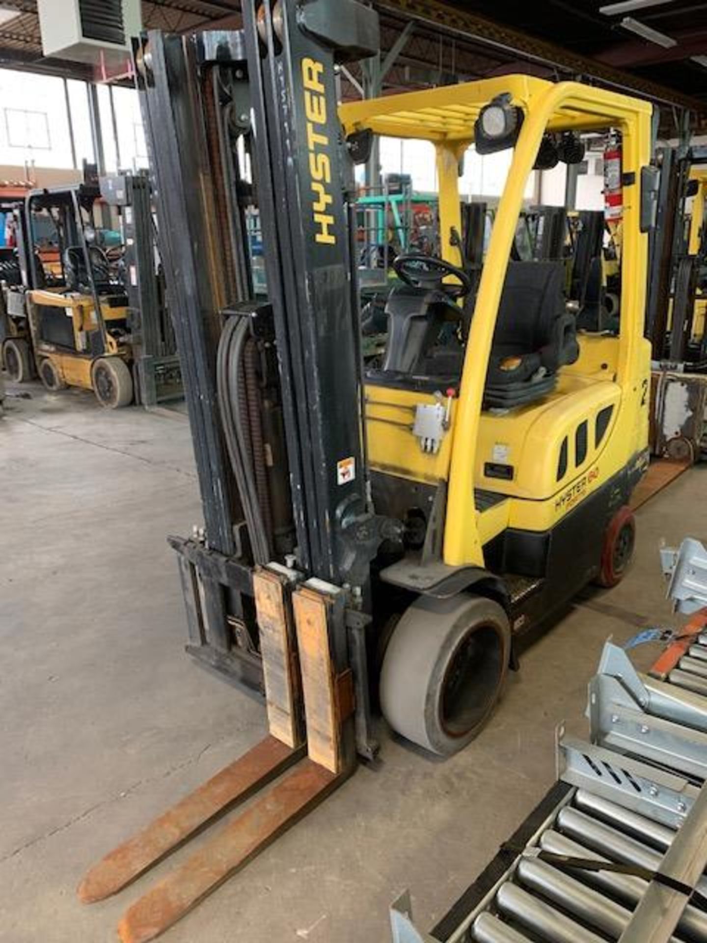 5,000 LB. HYSTER MODEL S50FT LP GAS CUSHION TIRE LIFT TRUCK; S/N F187V25799M - Image 5 of 10