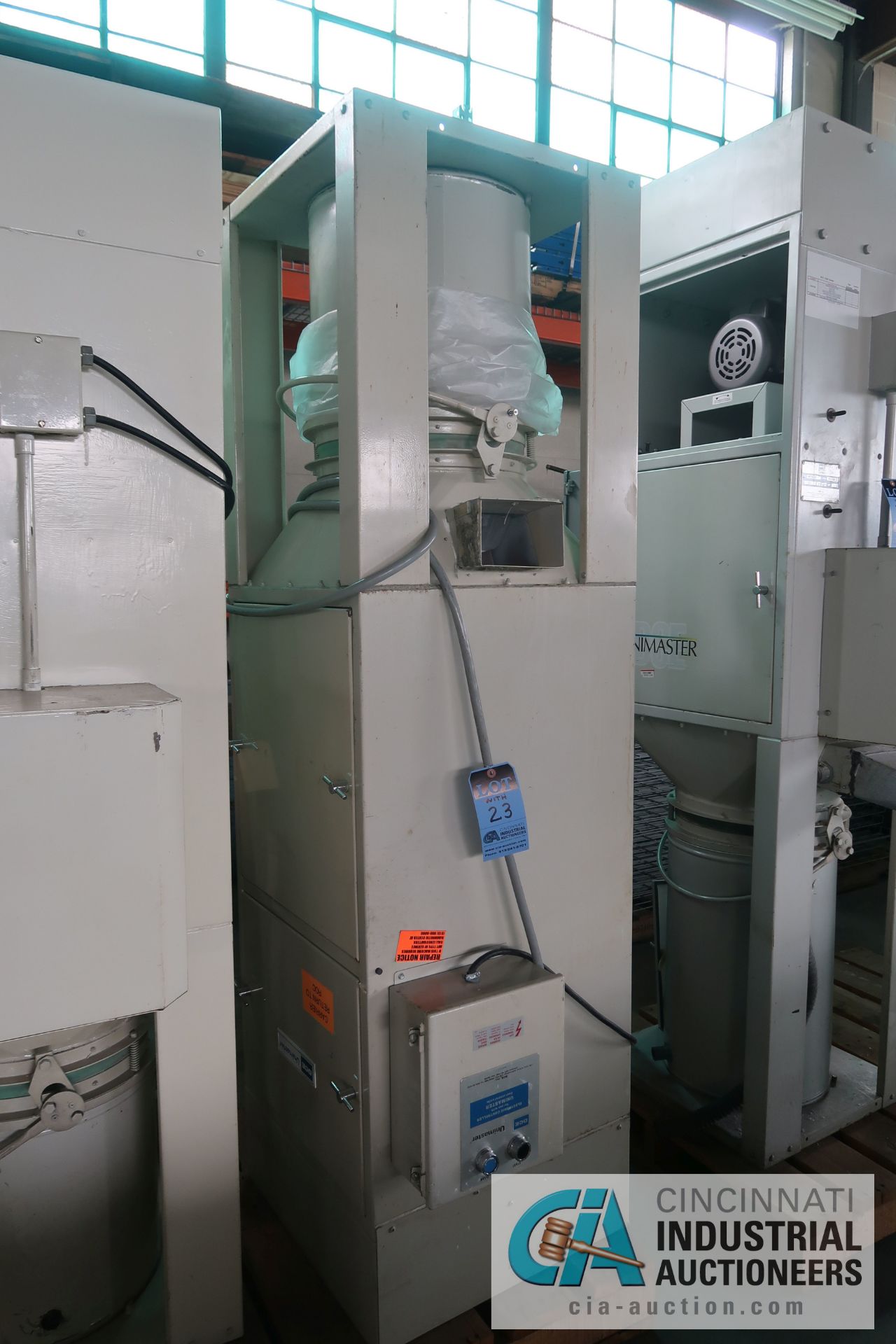 DCE MDOEL UMA72GIAD UNIMASTER BOTTOM DISCHARGE DUST COLLECTORS; S/N 89-1730/40 AND 90-1107/3 - Image 4 of 5