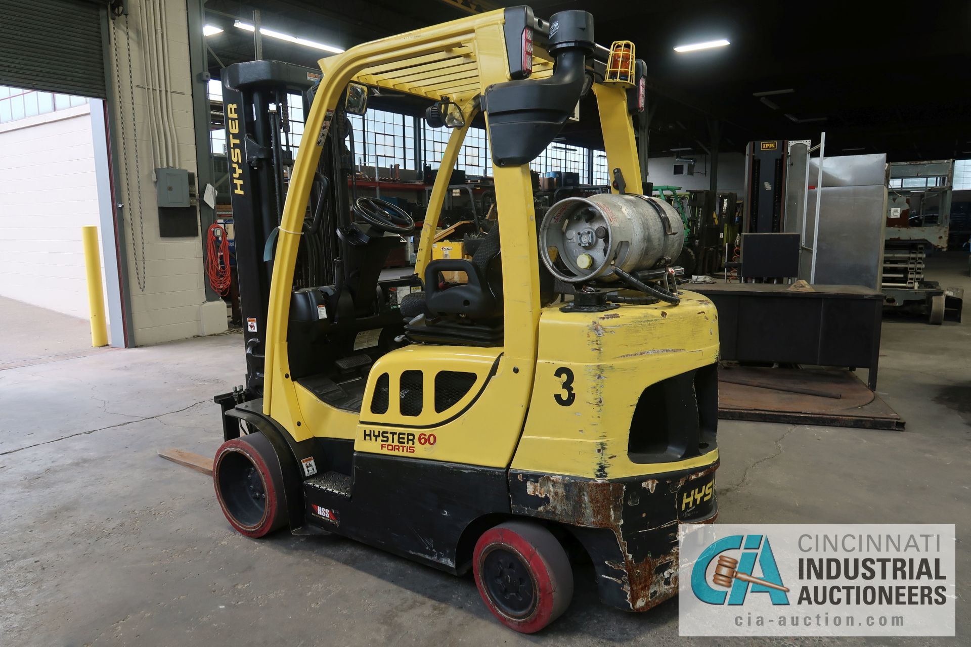6,000 LB. HYSTER MODEL S60FT LP GAS CUSHION TIRE THREE STAGE MAST LIFT TRUCK; S/N F187V25801M, - Image 4 of 8