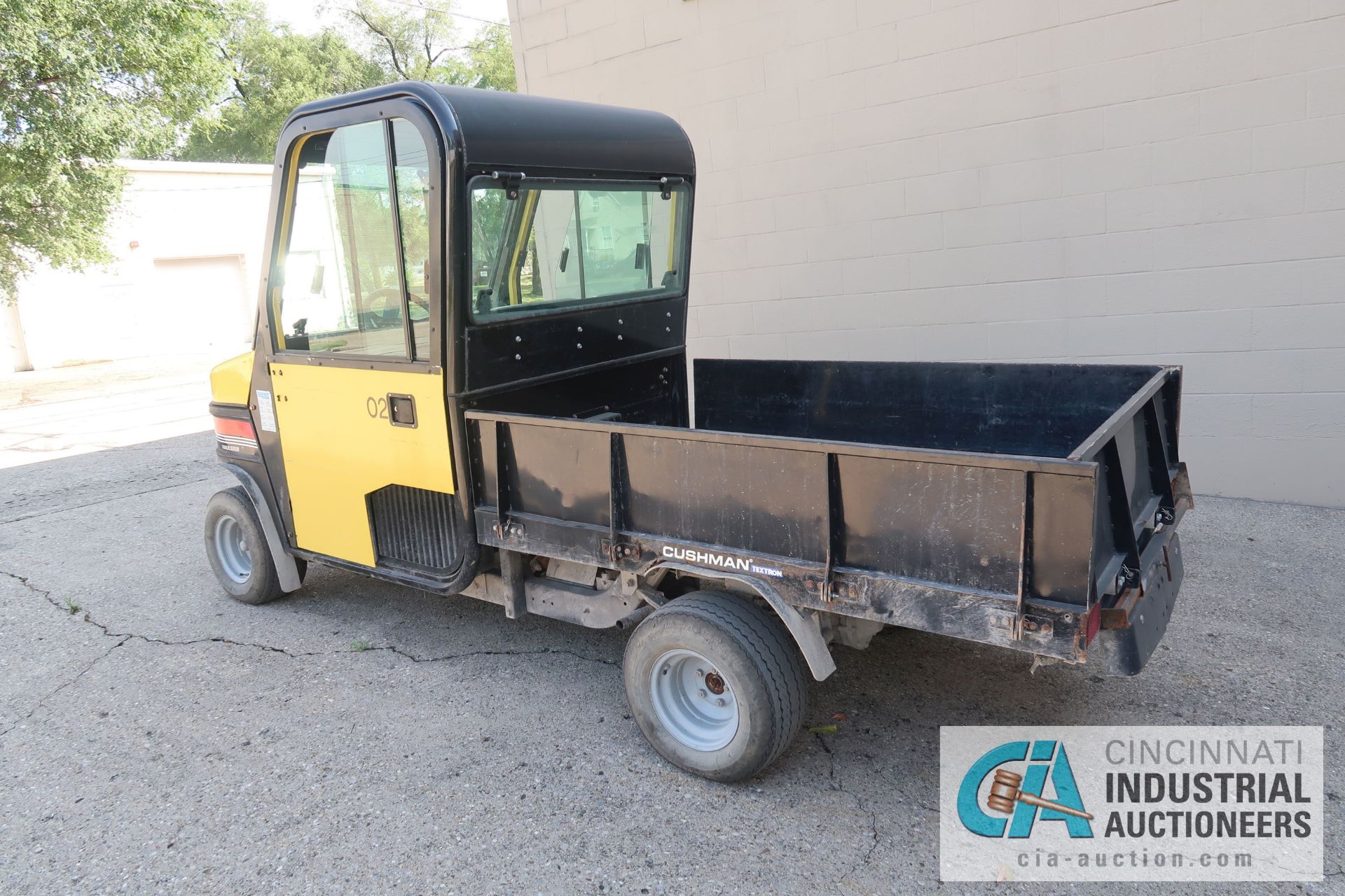 CUSHMAN MODEL 84058 HAULSTER GAS POWERED UTILITY VEHICLE; S/N 840580001719, 5-SPEED TRANSMISSION, - Image 4 of 9