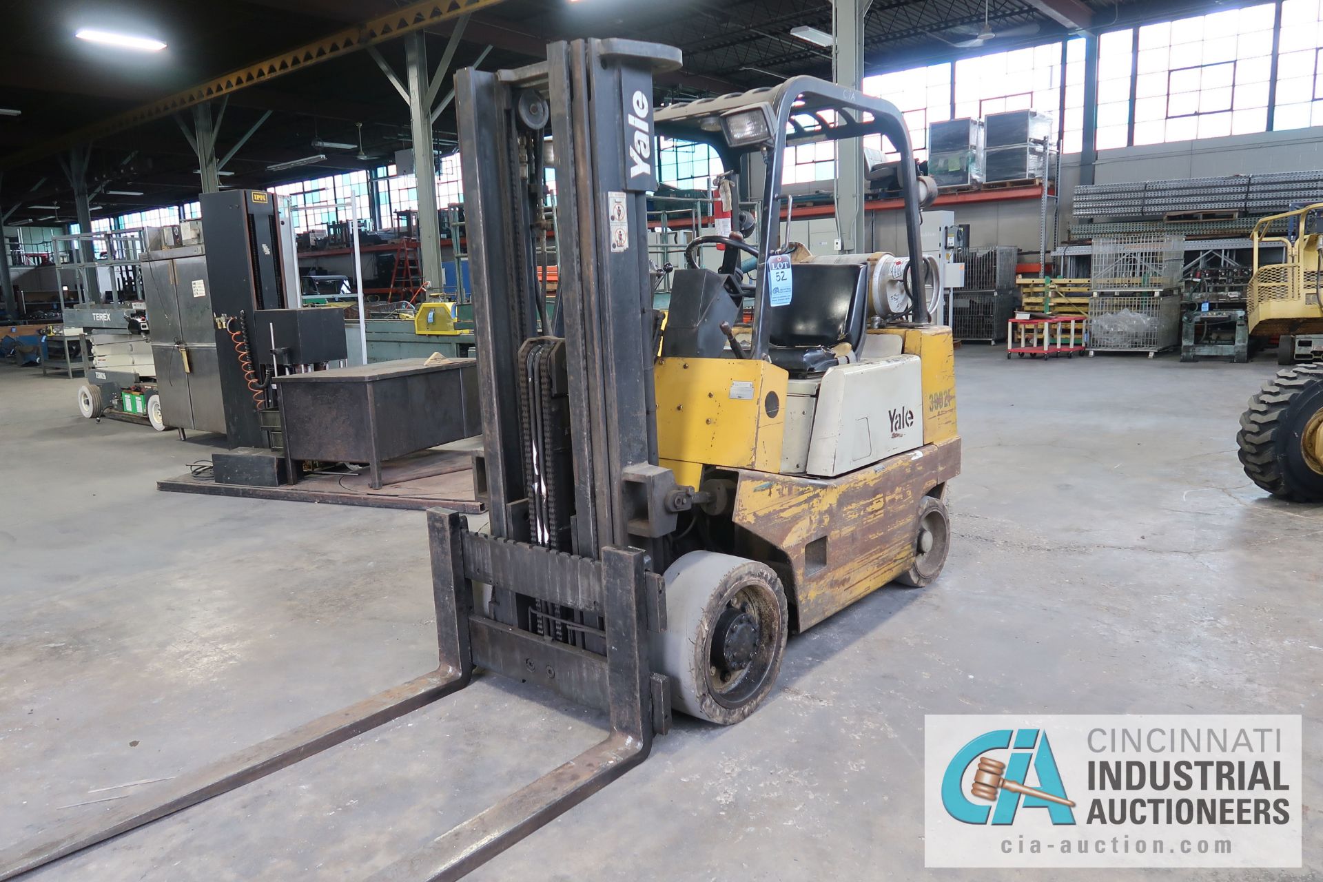 6,000 LB. YALE MODEL GLC060LCNSBE083 LP GAS SOLID TIRE THREE-STAGE MAST LIFT TRUCK; S/N N474855,