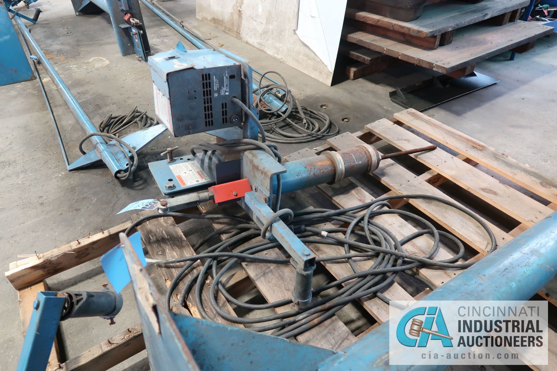 (LOT) 87" HIGH (APPROX.) STANDS WITH (20 24 VOLT 60 SERIES WIRE FEEDER AND (1) EXTRA WIRE FEEDER - Image 5 of 5