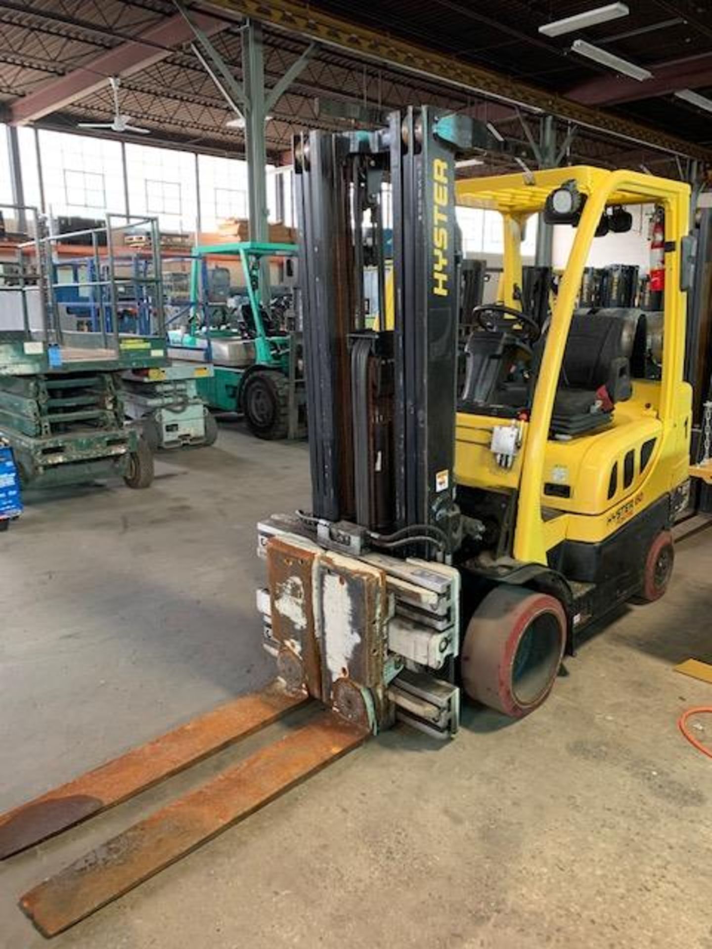 5,000 LB. HYSTER MODEL S50FT LP GAS CUSHION TIRE LIFT TRUCK; S/N F187V25800M - Image 5 of 12