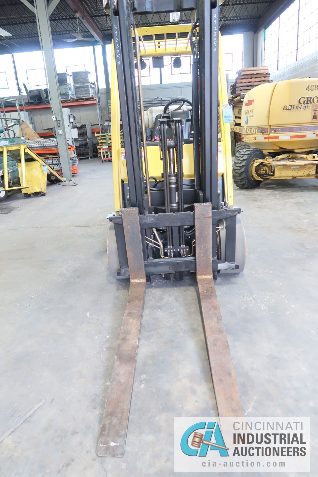 7,000 LB. HYSTER MODEL S70FT LP GAS CUSHION TIRES TWO-STAGE MAST LIFT TRUCK; S/N H187V02305N, 122" - Image 5 of 8