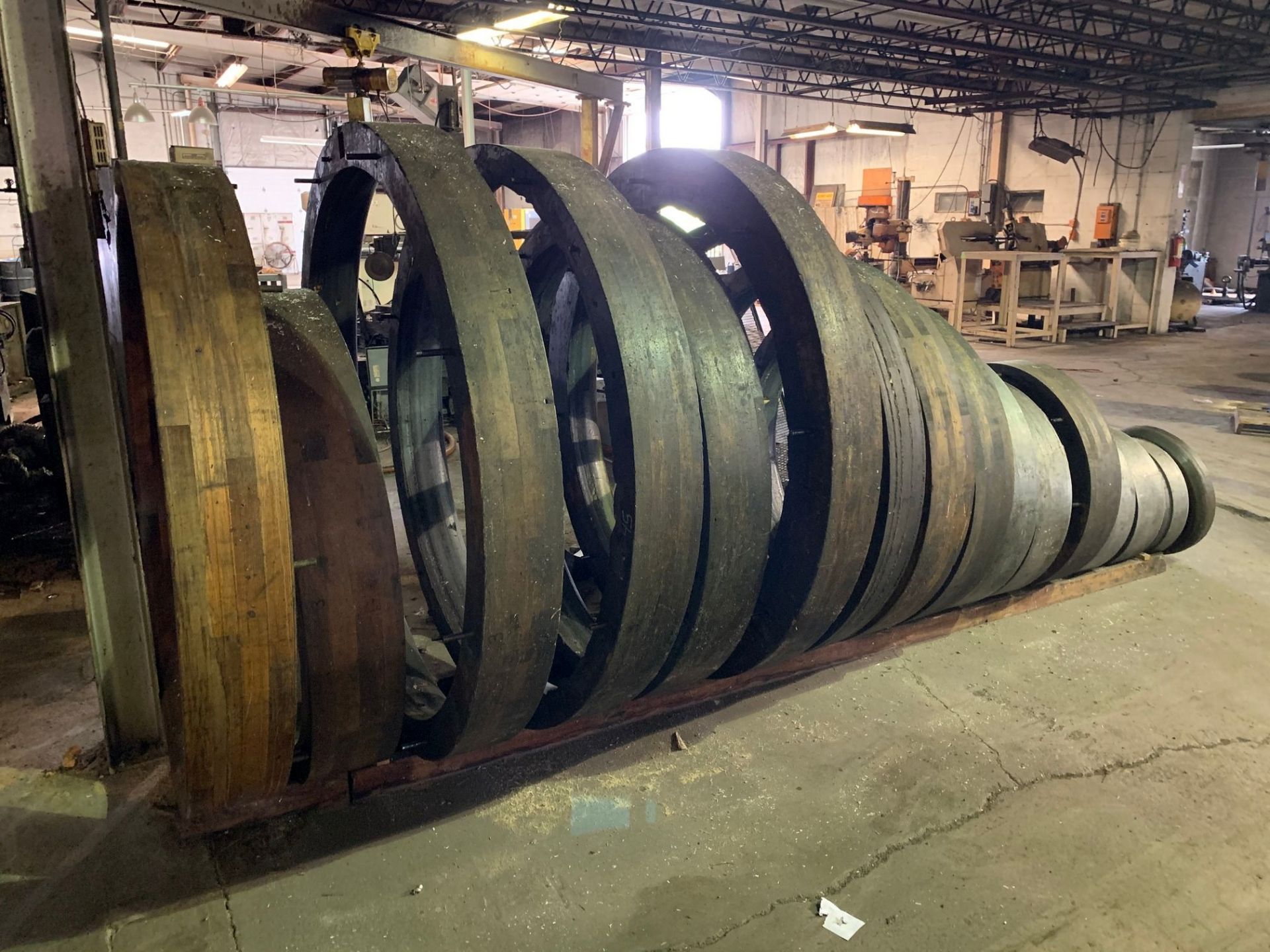 (LOT) APPROX. (70) WOOD AND STEEL CIRCULAR FORMING DIES, FROM 12" - 84" DIAMETER WITH RACKS - Image 2 of 7