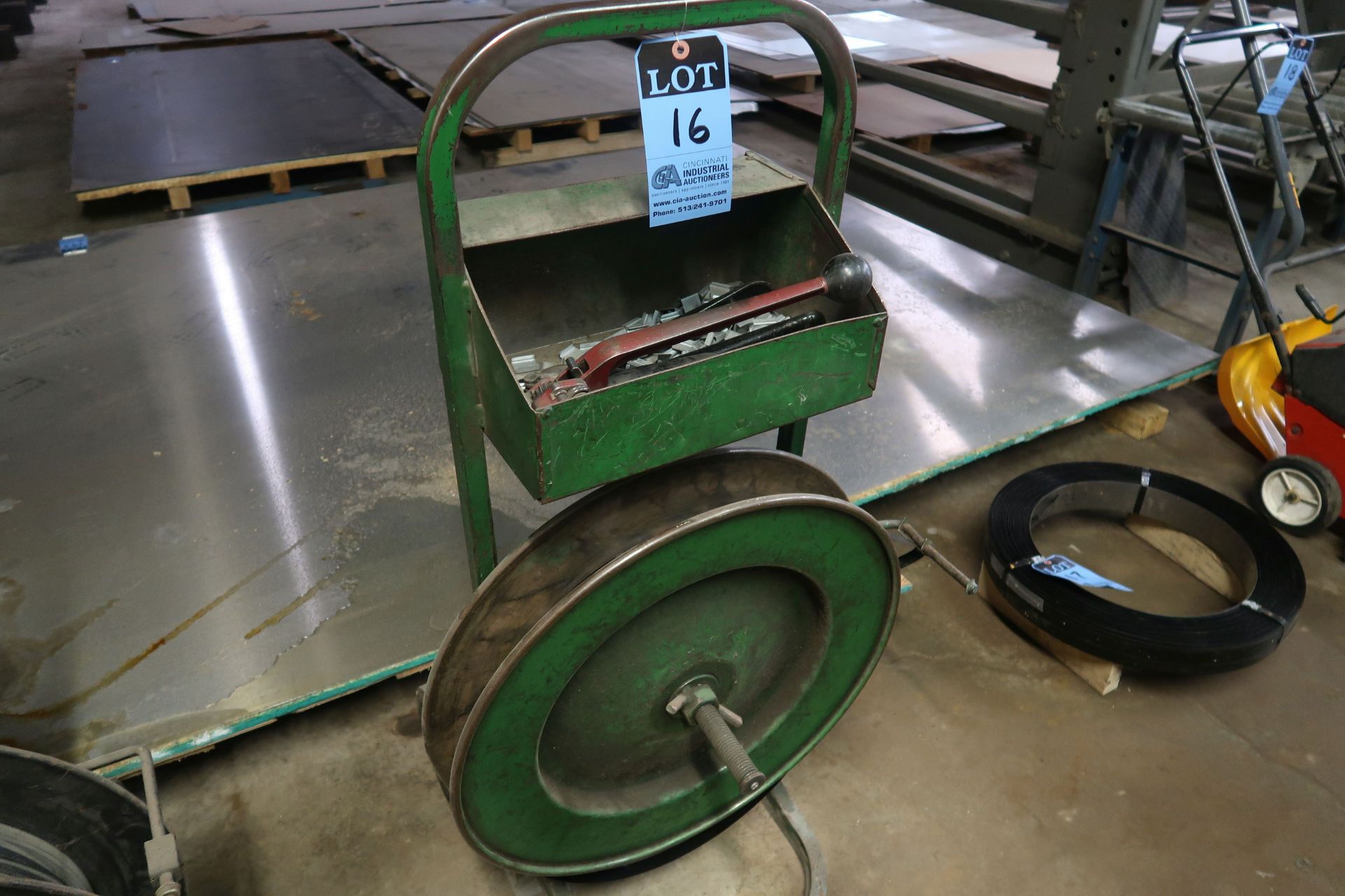 BANDING DISPENSER WITH BANDING TOOLS