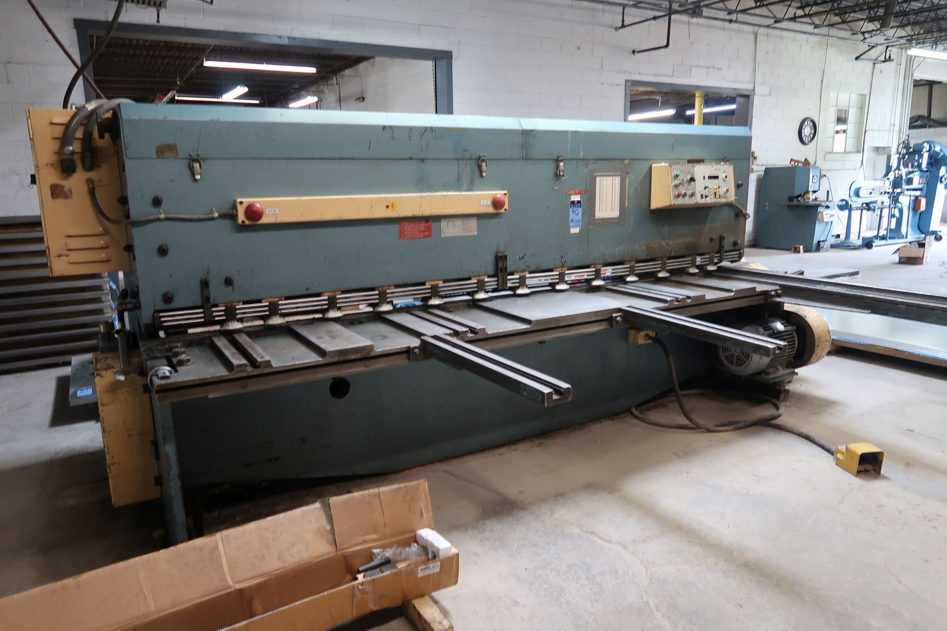 1/4" X 10' AMADA MODEL M-3060 SQUARING SHEAR; S/N 3060275 (NEW 1984), 3000/118.11 MM/INCH, 6/0.236