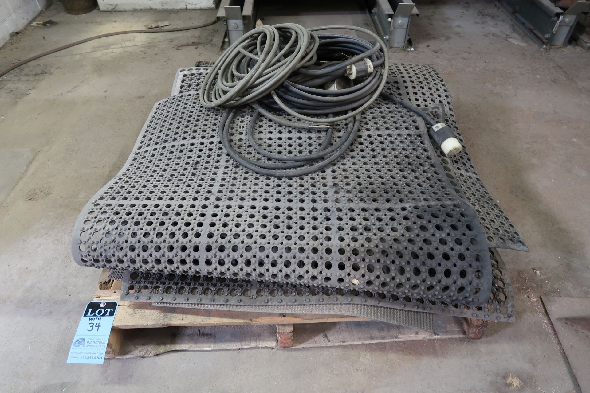 (LOT) AIR HOSE, ELECTRIC CORD AND FATIGUE MATS - Image 3 of 3