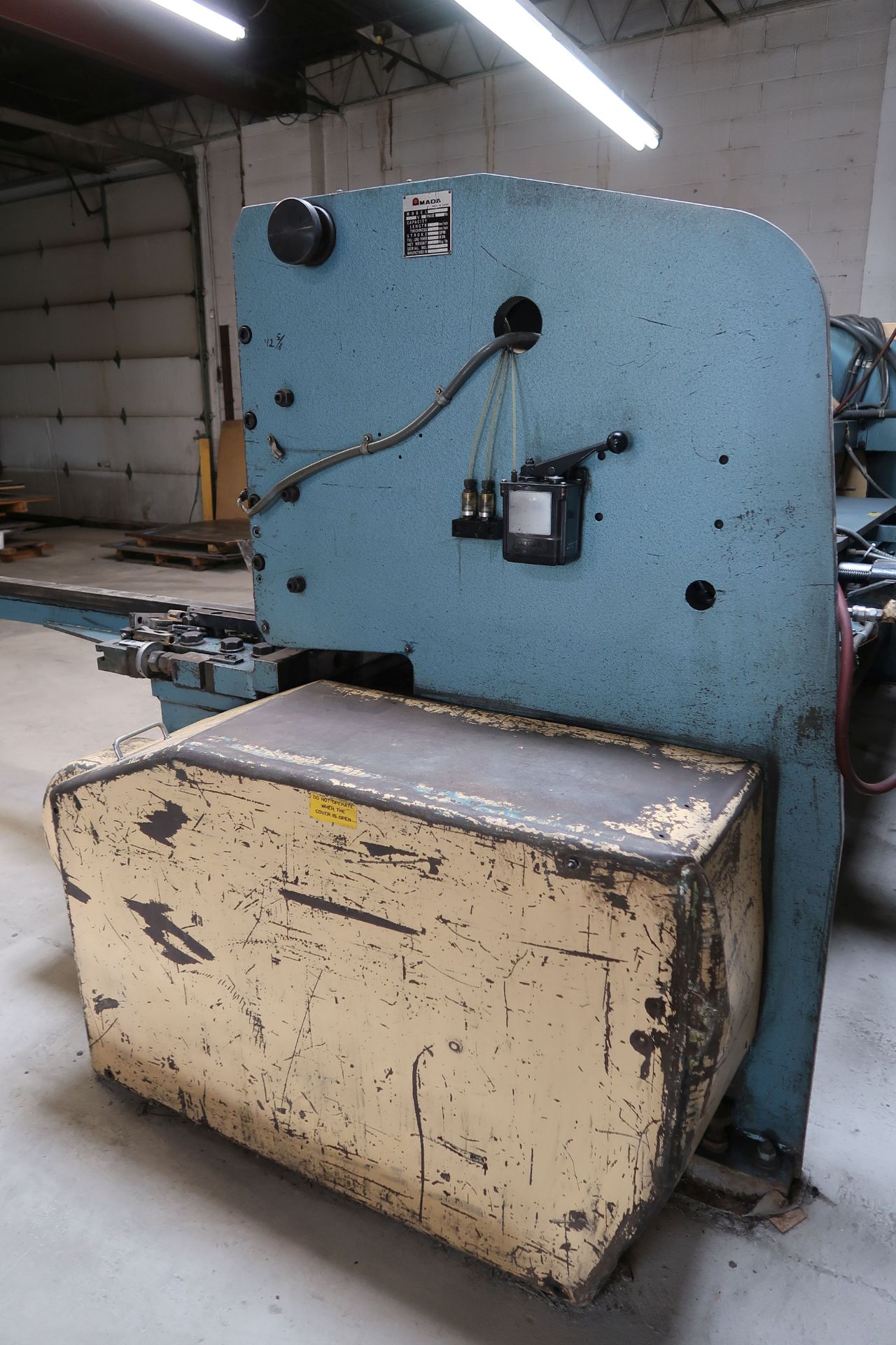 1/4" X 10' AMADA MODEL M-3060 SQUARING SHEAR; S/N 3060275 (NEW 1984), 3000/118.11 MM/INCH, 6/0.236 - Image 11 of 18