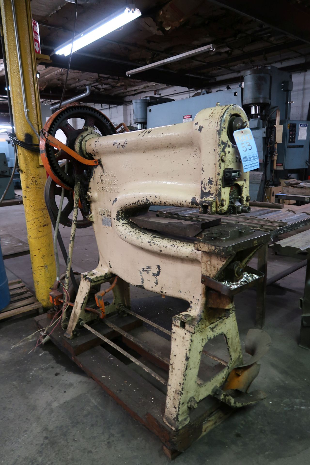 24" THROAT NIAGARA NO. 136 DEEP PUNCH PRESS