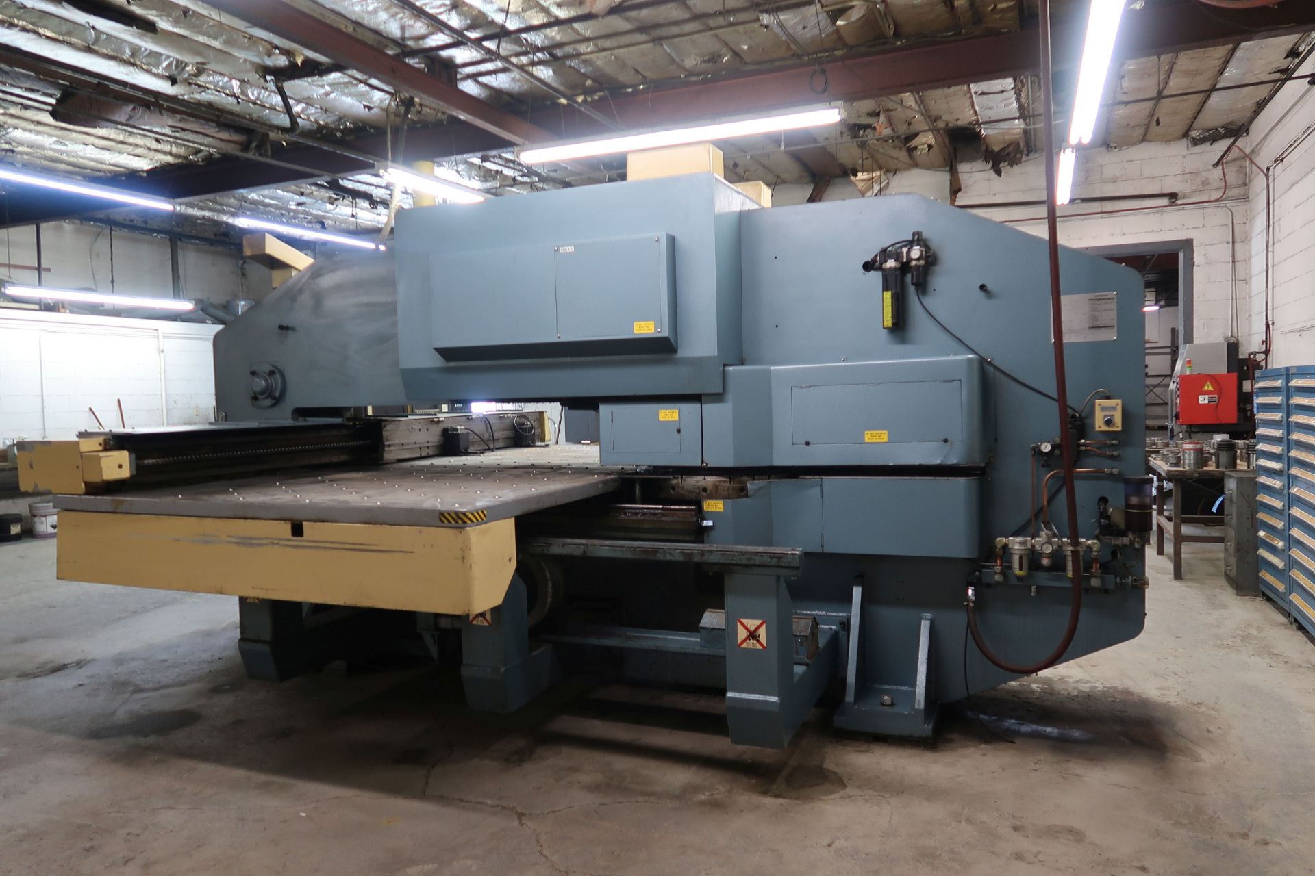 50 TON AMADA MODEL COMA 50-60-72 CNC TURRET PUNCH; S/N C67213, 60" THROAT, 56-STATION TURRET, - Image 5 of 38