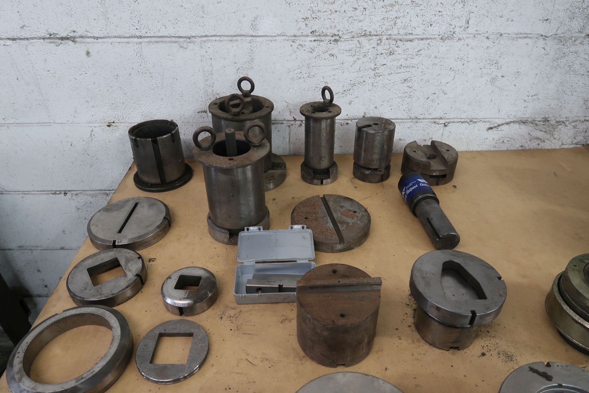 (LOT) ASSORTMENT MISCELLANEOUS TURRET PUNCH TOOLING **NO STEEL TABLE** - Image 5 of 5