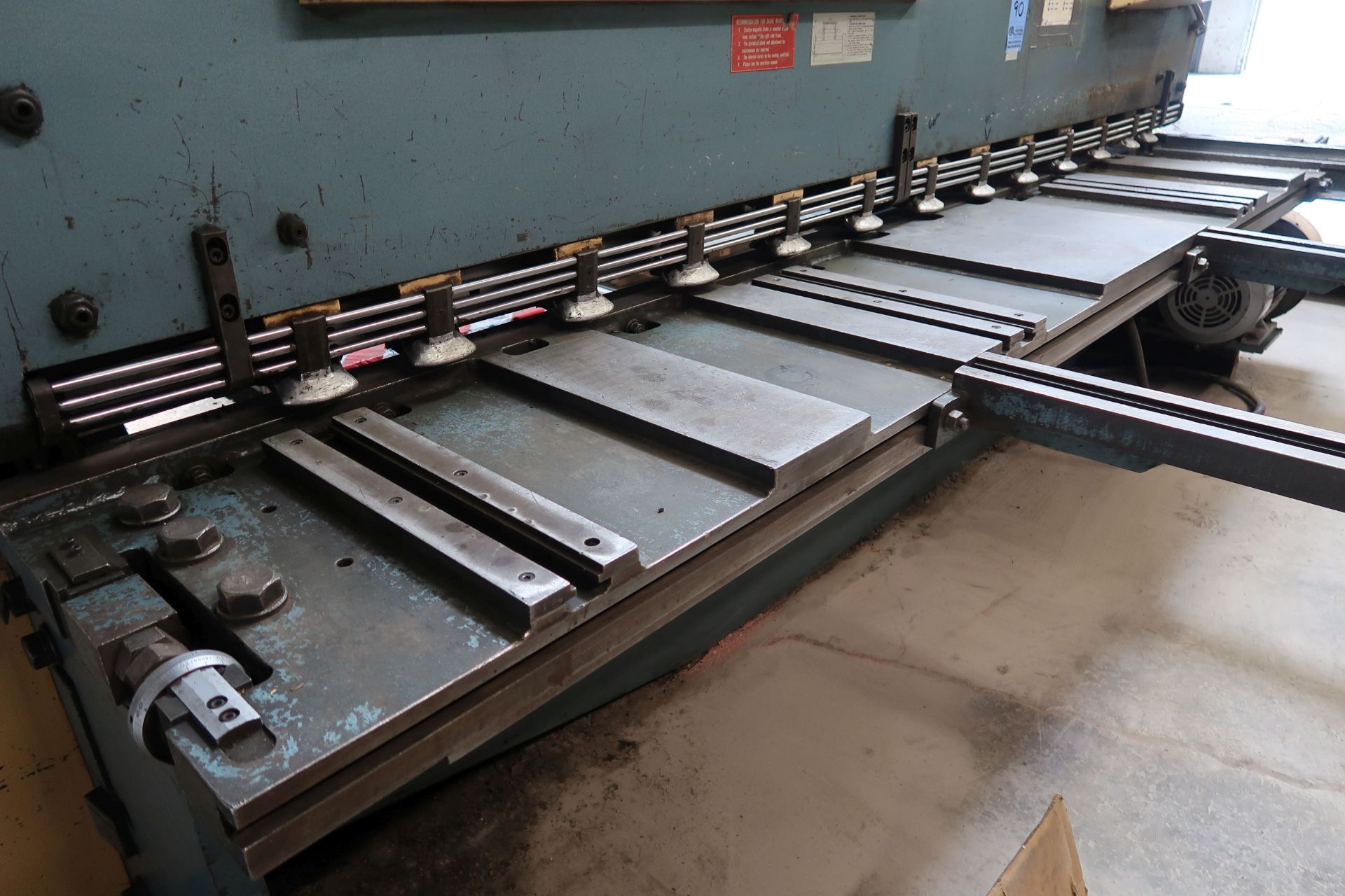 1/4" X 10' AMADA MODEL M-3060 SQUARING SHEAR; S/N 3060275 (NEW 1984), 3000/118.11 MM/INCH, 6/0.236 - Image 14 of 18