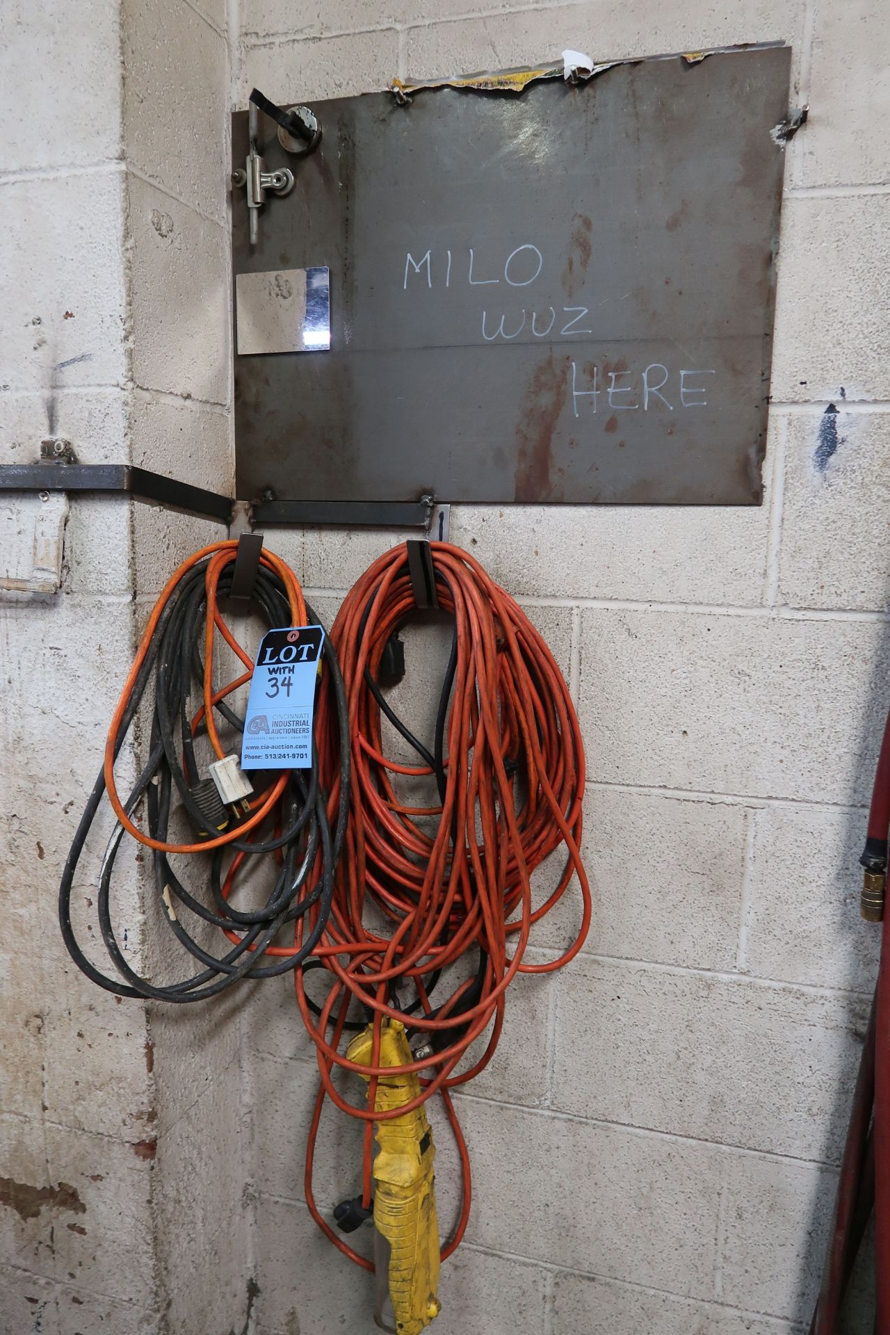 (LOT) AIR HOSE, ELECTRIC CORD AND FATIGUE MATS - Image 2 of 3