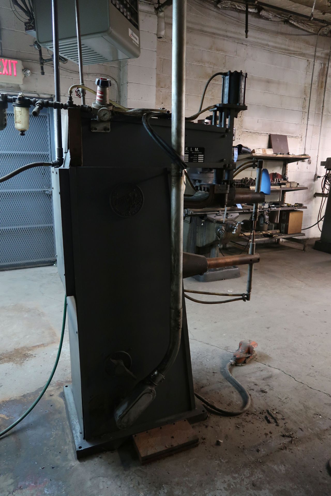 75 KVA FIM MODEL 516-174 PRESS TYPE SPOT WELDER; S/N RA81485, 25" THROAT, 220 VOLTS - Image 4 of 8