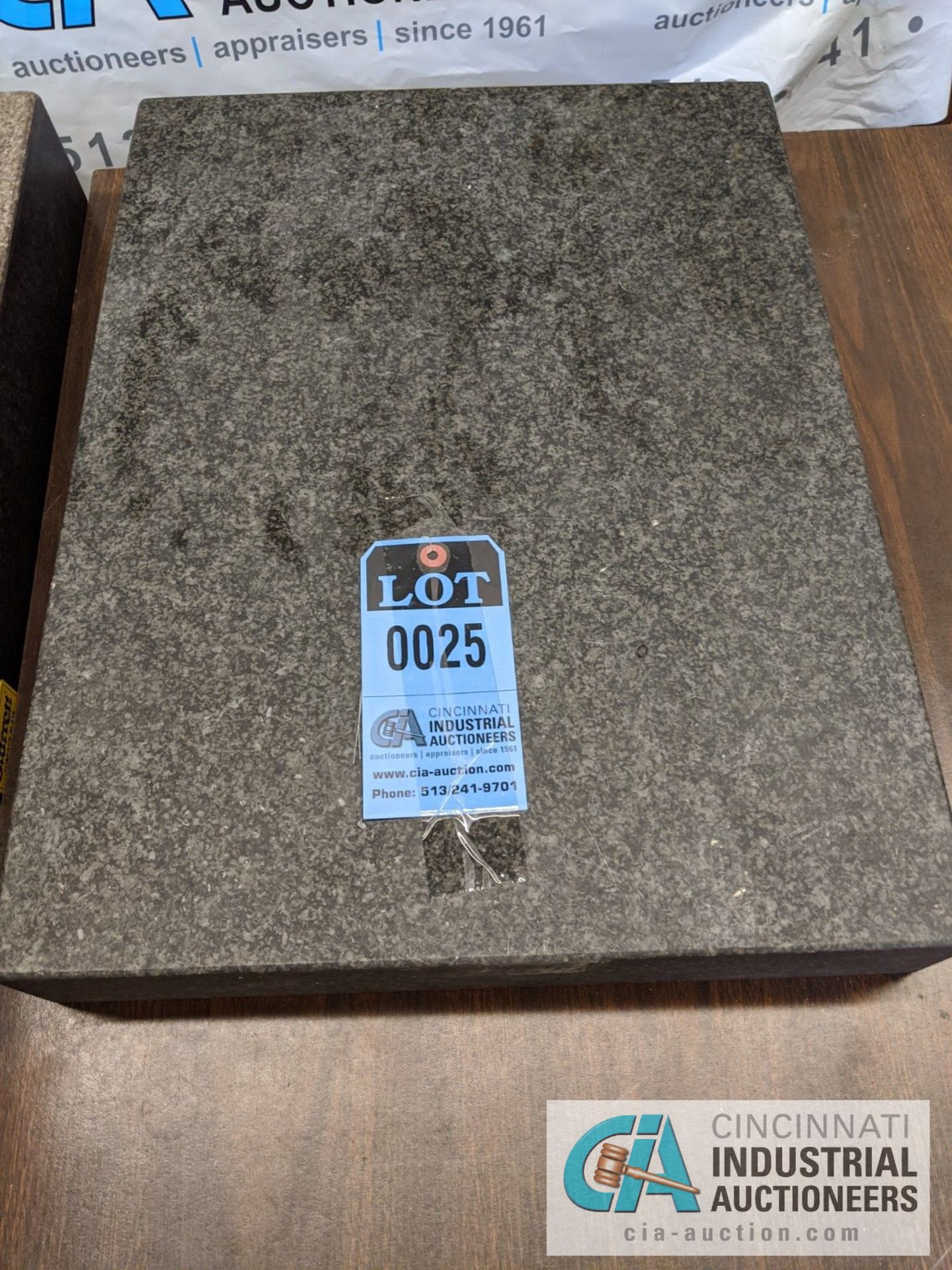 18" X 24" GRANITE SURFACE PLATE WITH STAND