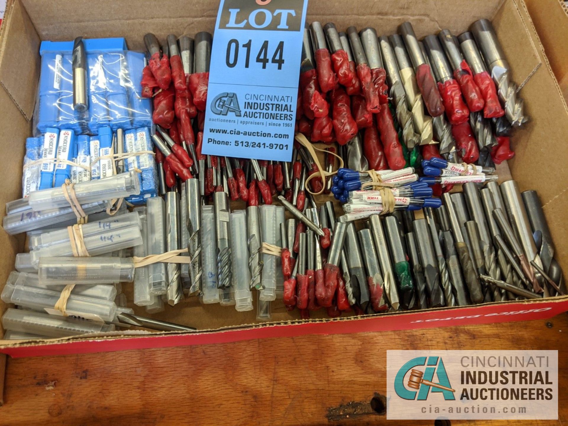 (LOT) ASSORTED END MILLS