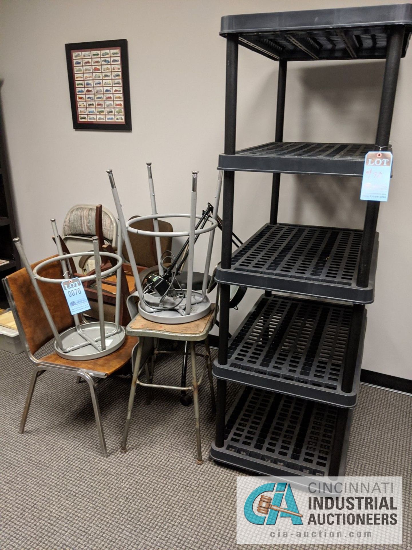 (LOT) STOOLS AND SHELF UNIT