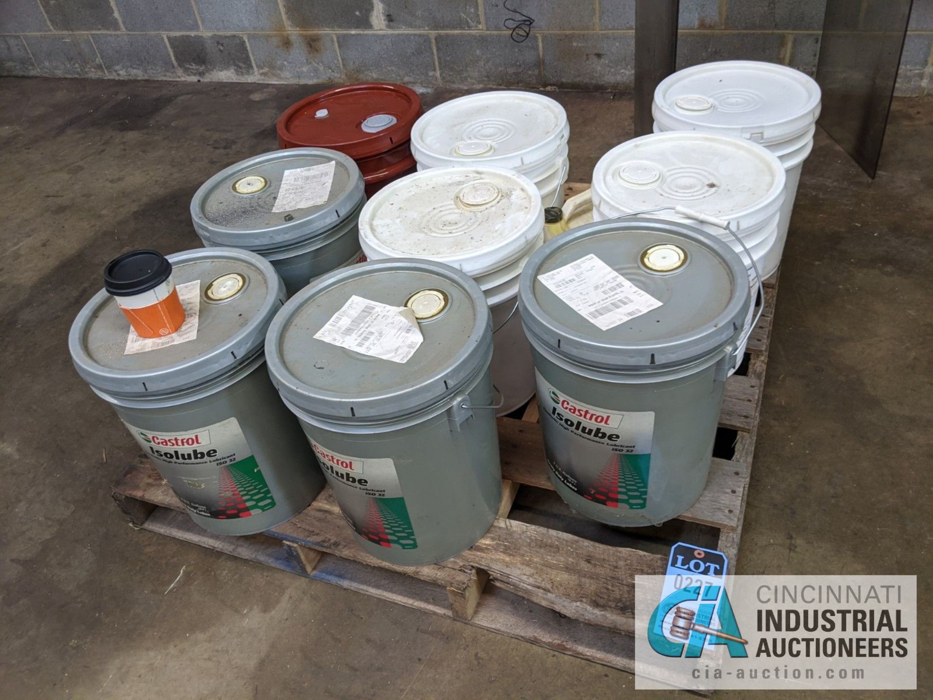 5 GALLON BUCKETS OF VIRGIN HYDRAULIC OIL