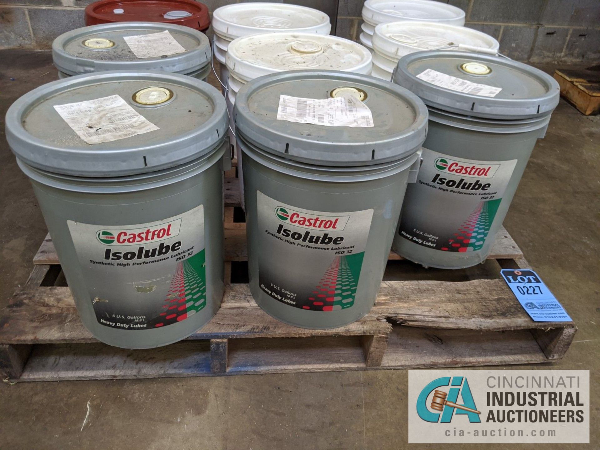 5 GALLON BUCKETS OF VIRGIN HYDRAULIC OIL - Image 3 of 5