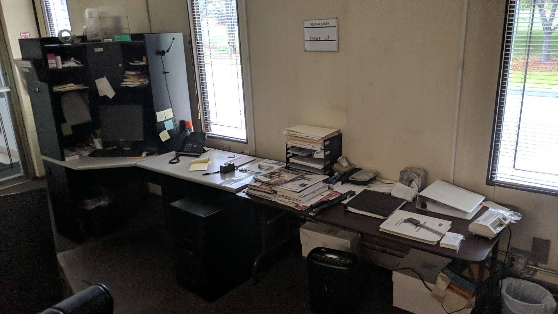 (LOT) DESK, FOLDING TABLE, FILE CABINET