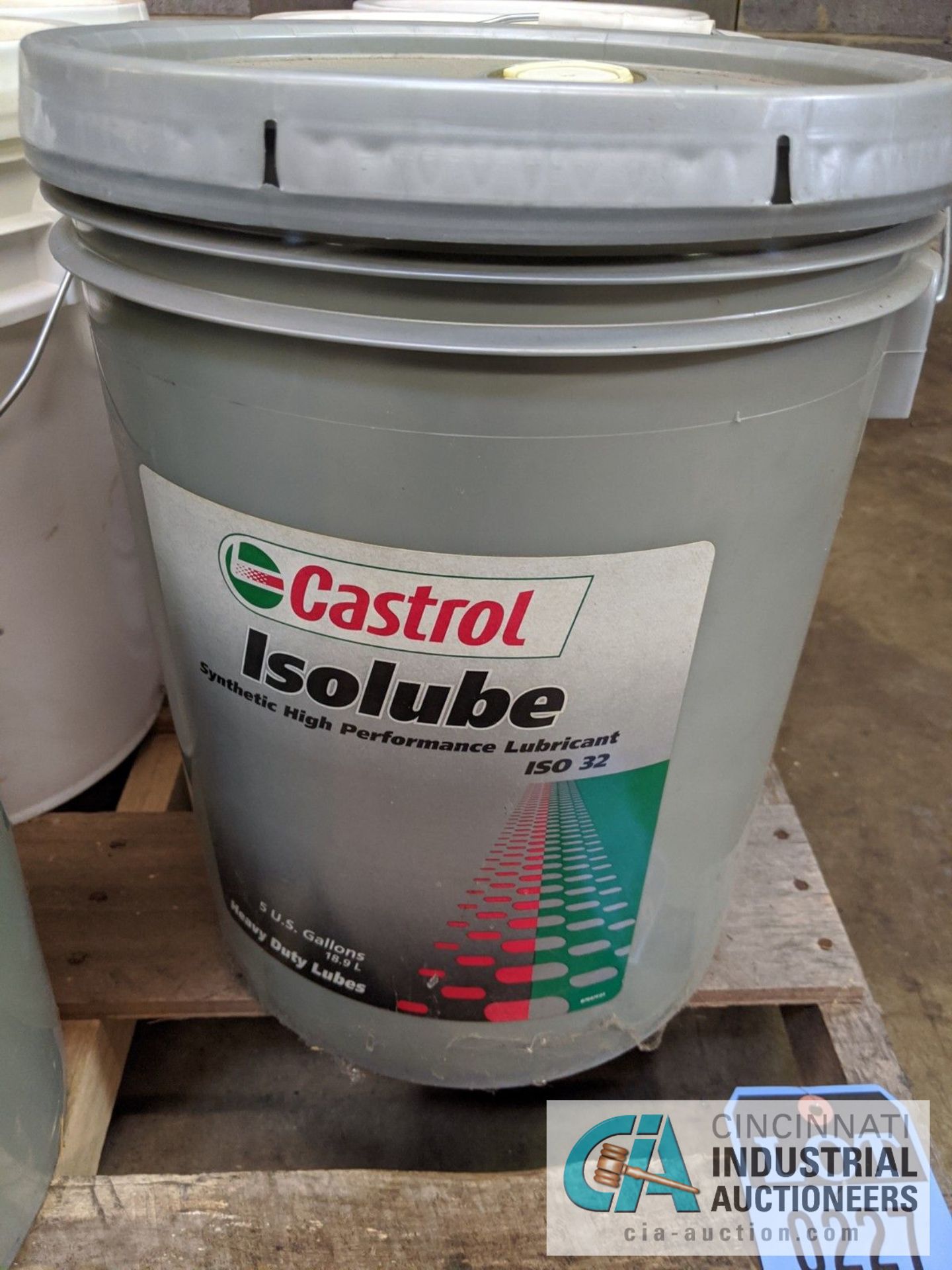 5 GALLON BUCKETS OF VIRGIN HYDRAULIC OIL - Image 2 of 5