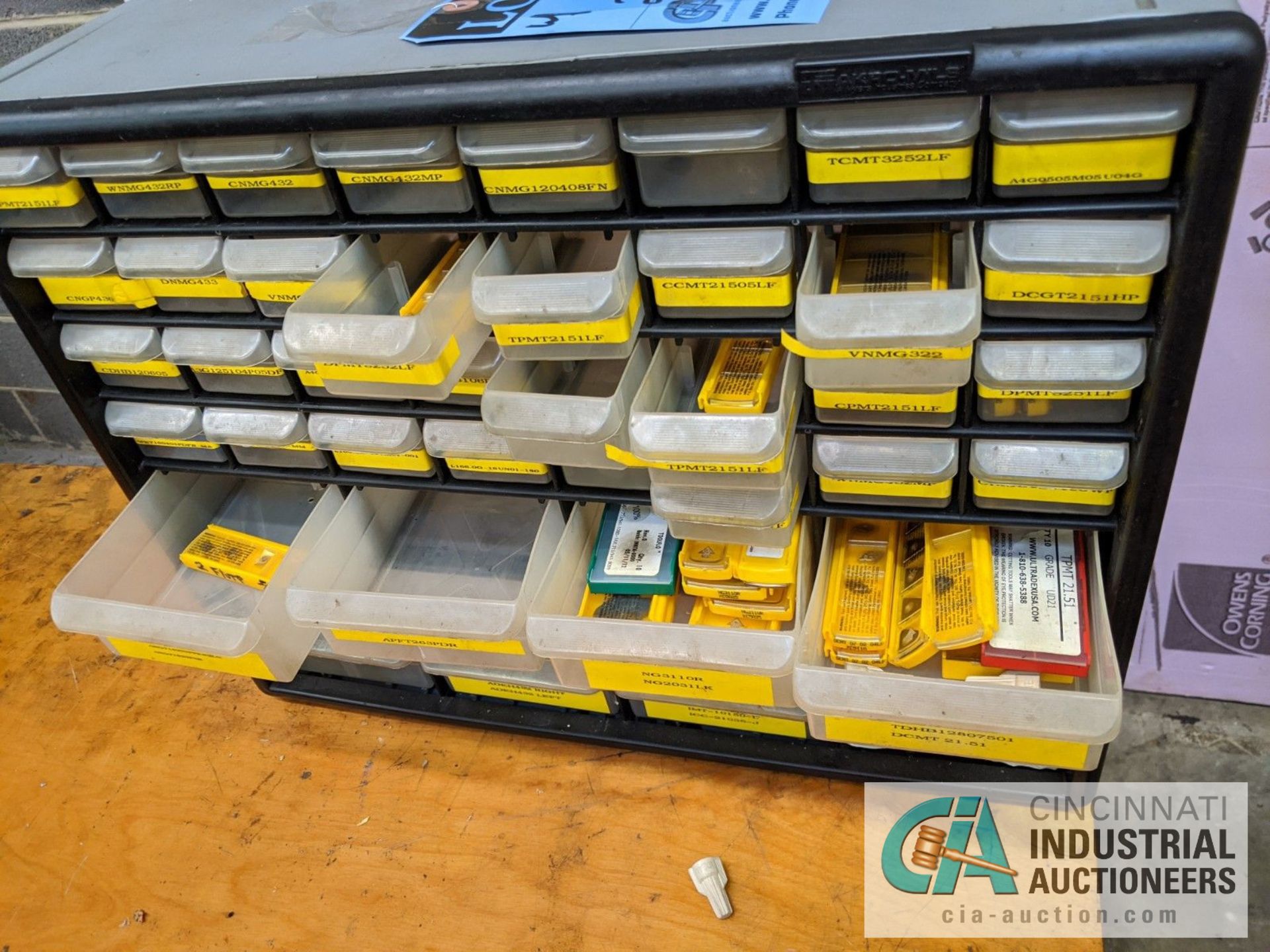 (LOT) CARBIDE INSERTS IN BOX AND (2) INDEXES - Image 9 of 9