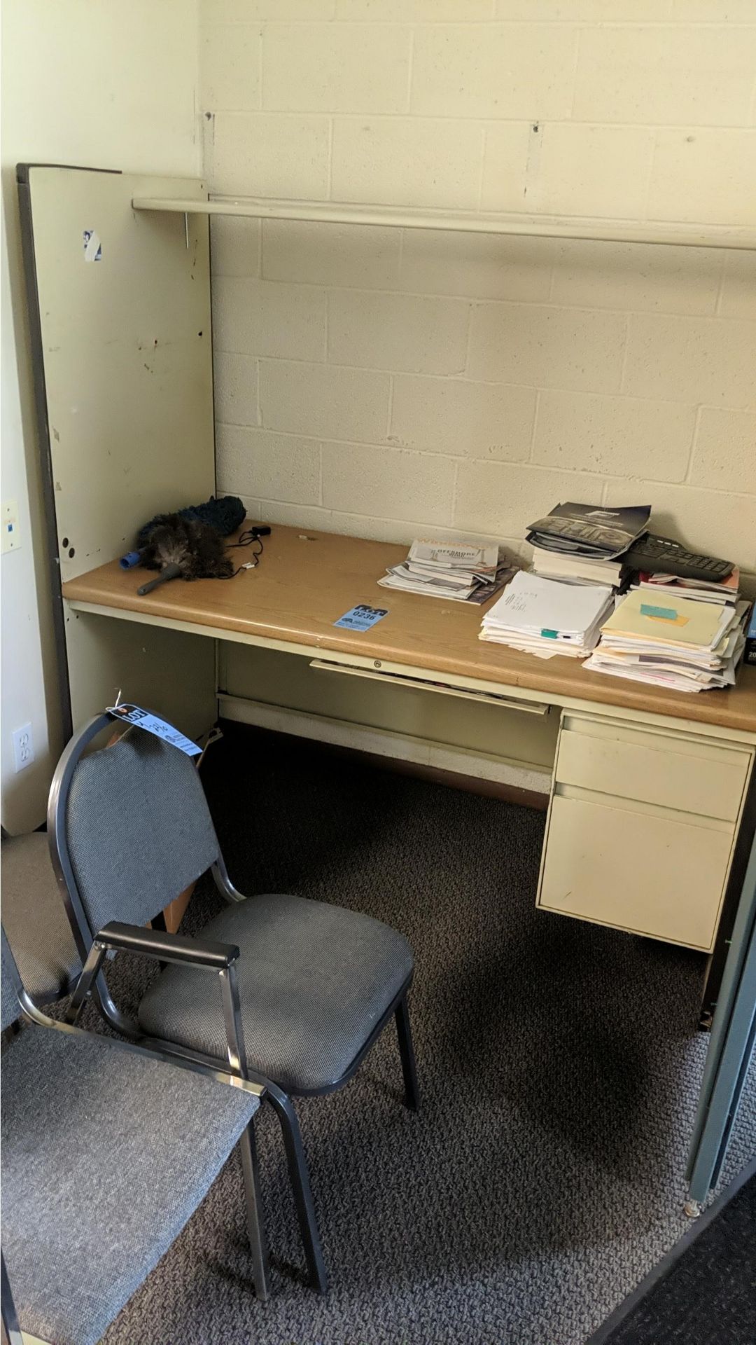 (LOT) DESK AND SIDE CHAIRS