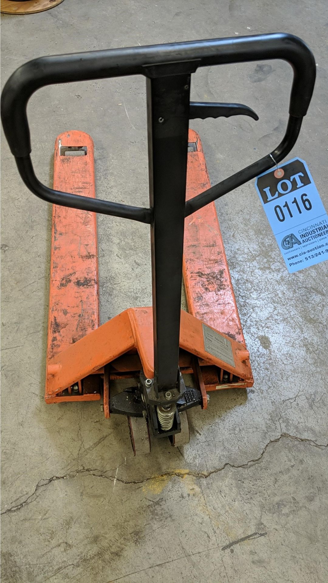 2 TON CENTRAL HYDRAULIC PALLET TRUCK - Image 2 of 3