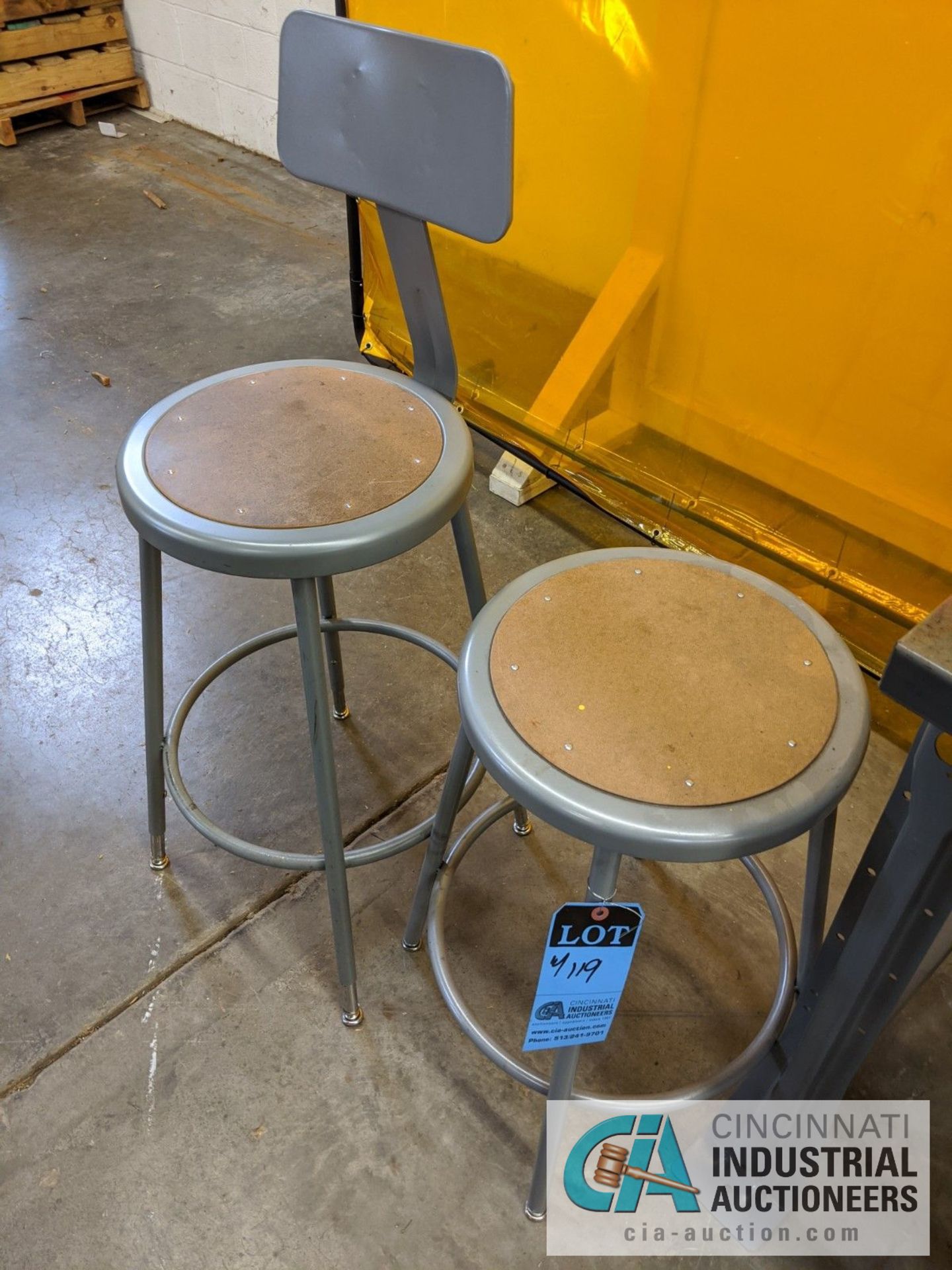 (LOT) WORKBENCH WITH VISE, STOOLS, WELD CURTAINS - Image 4 of 4