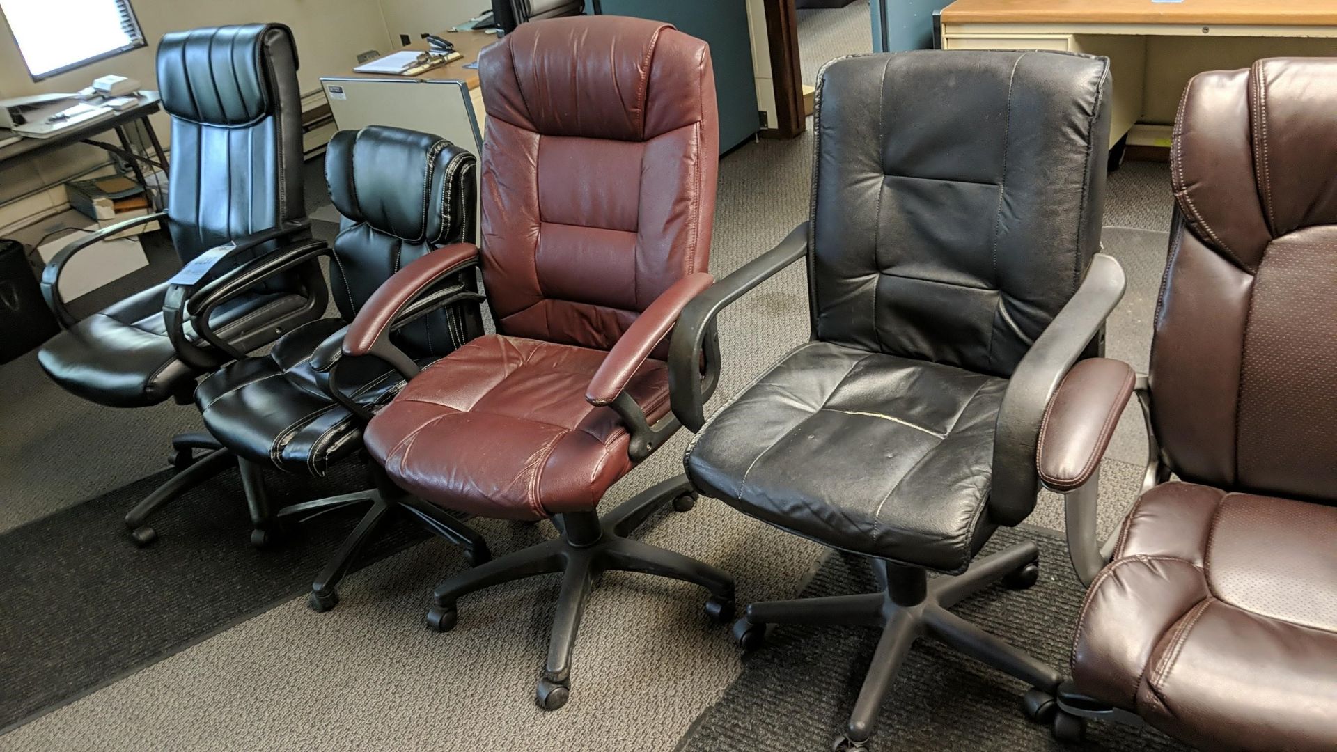 BLACK SWIVEL OFFICE CHAIRS - Image 2 of 2