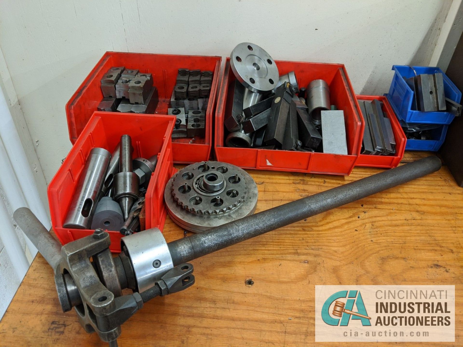 (LOT) ASSORTED LATHE TOOLING WITH WORK BENCH - Image 4 of 4