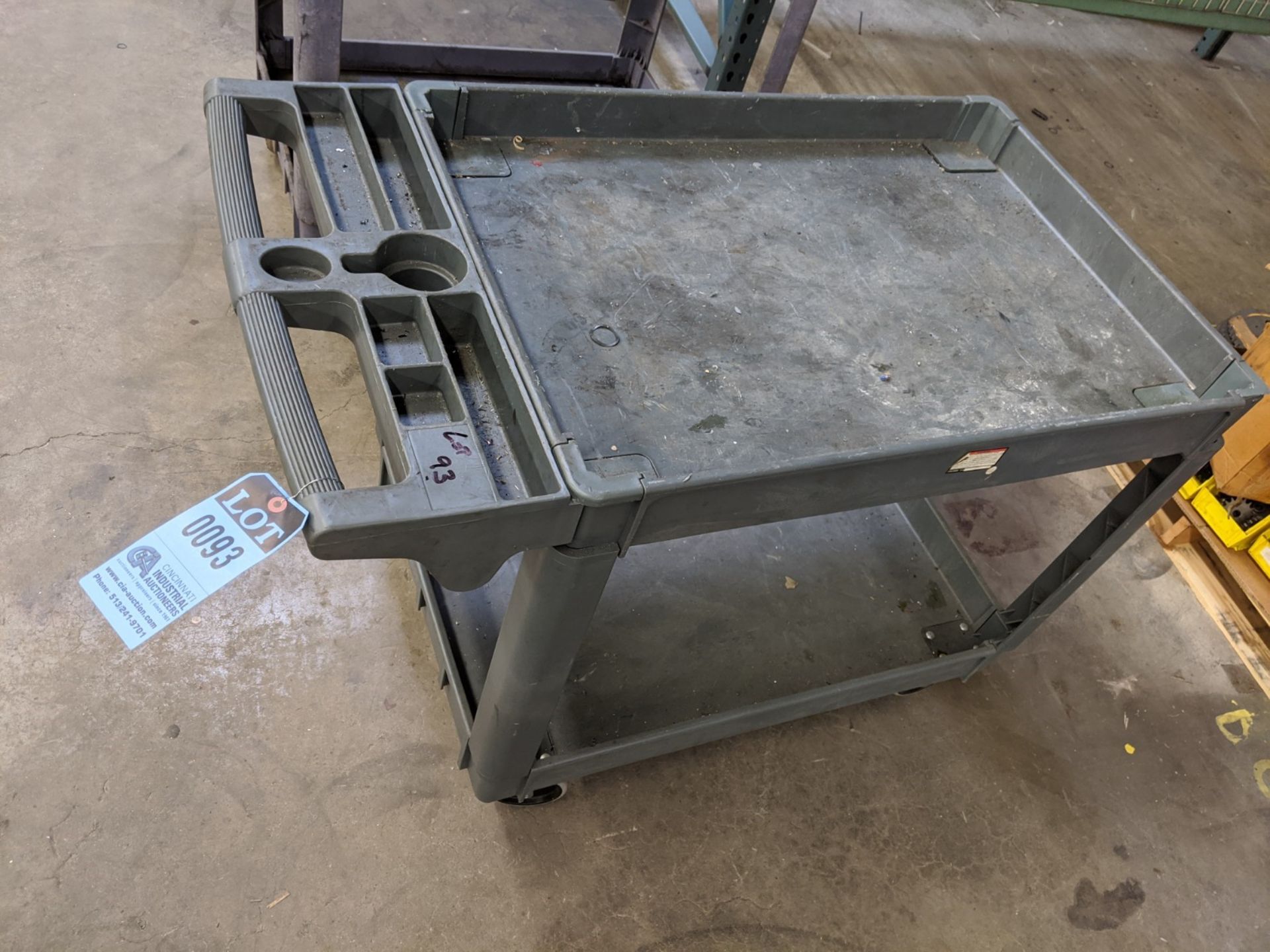 24" X 36" RUBBERMAID CART