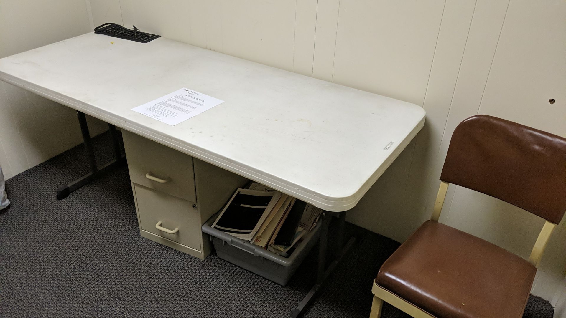 (LOT) CONTENTS OF OFFICE; DESK, FOLDING TABLE, FILE CABINET, CHAIR - Image 3 of 3