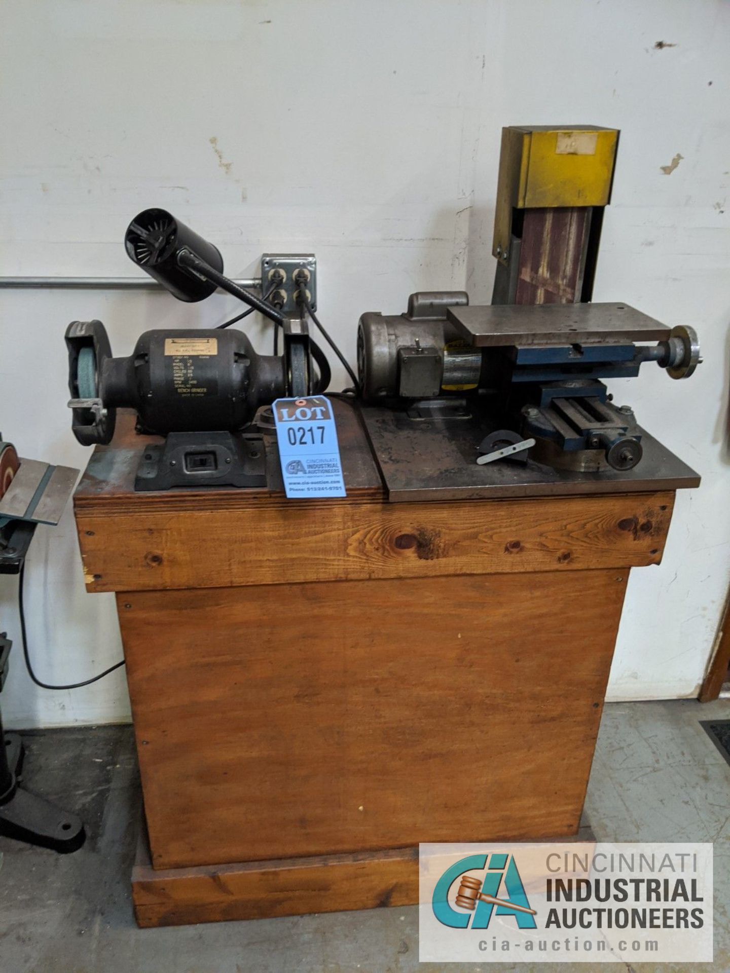 (LOT) CENTRAL MACHINERY DE GRINDER AND 6" BELT SANDER ON BENCH