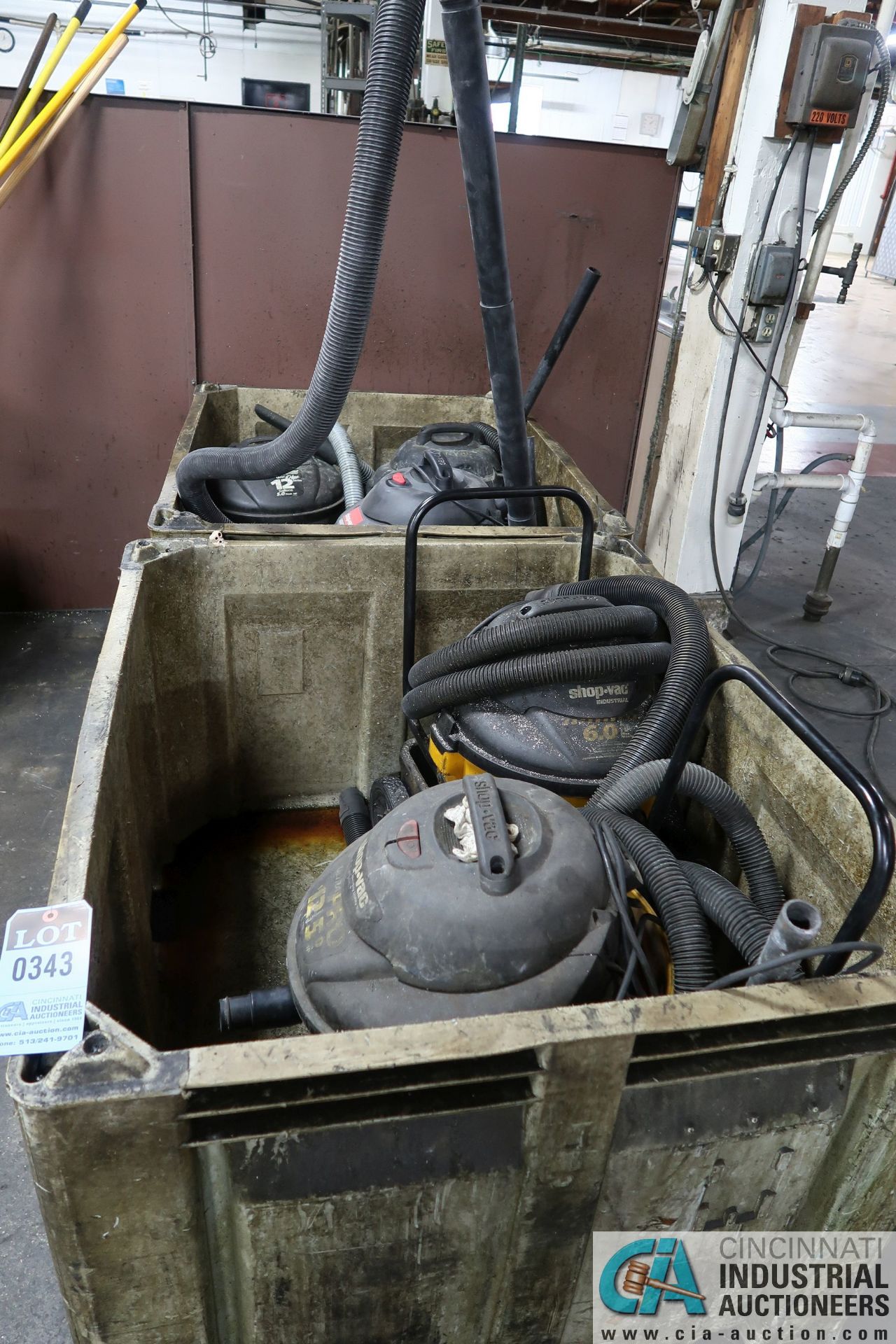 (LOT) MISCELLANEOUS SHOP WET / DRY VACS