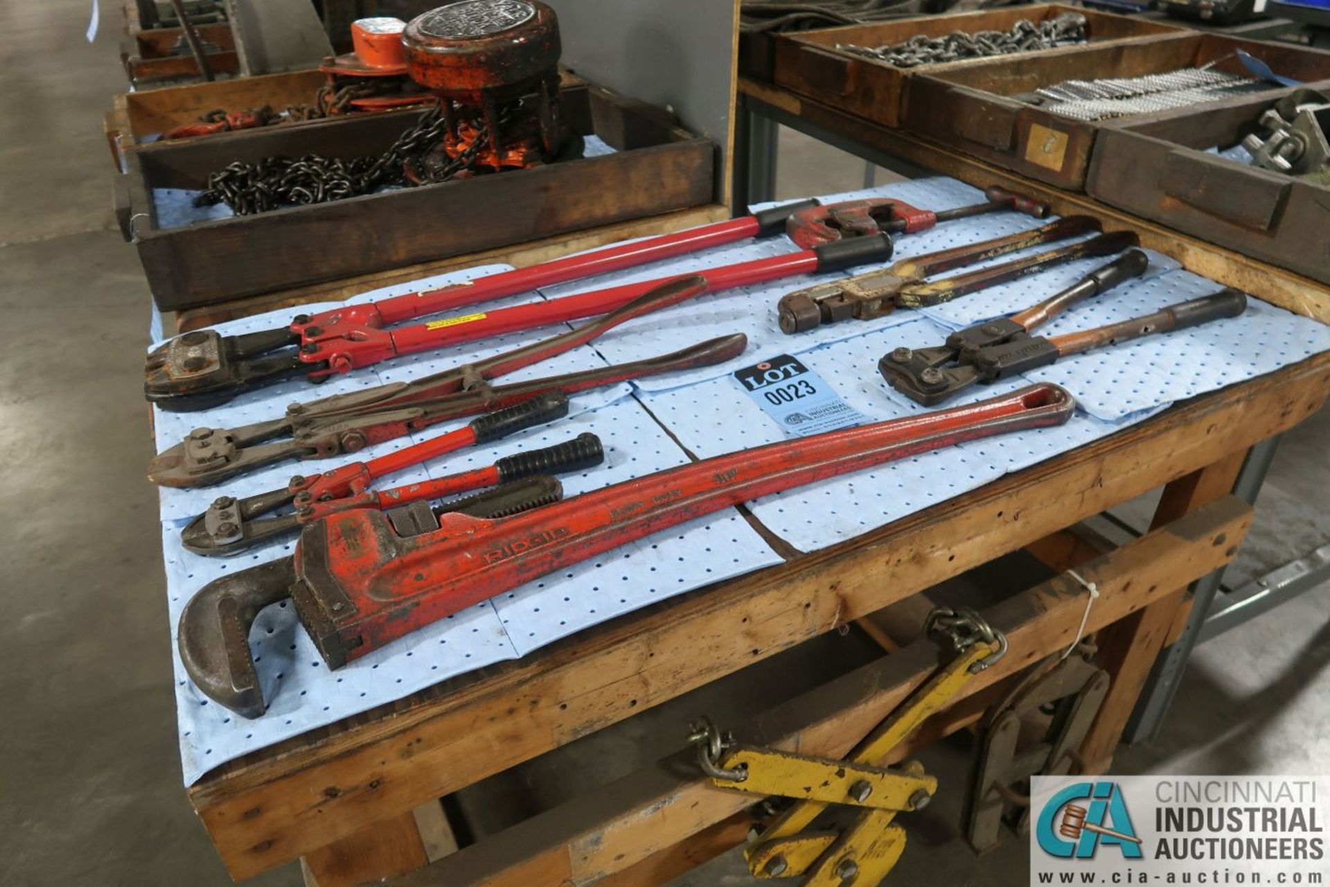 (LOT) PIPE WRENCH, BOLT CUTTERS, CRIMPERS, PIPE CUTTERS AND PALLET PULLERS