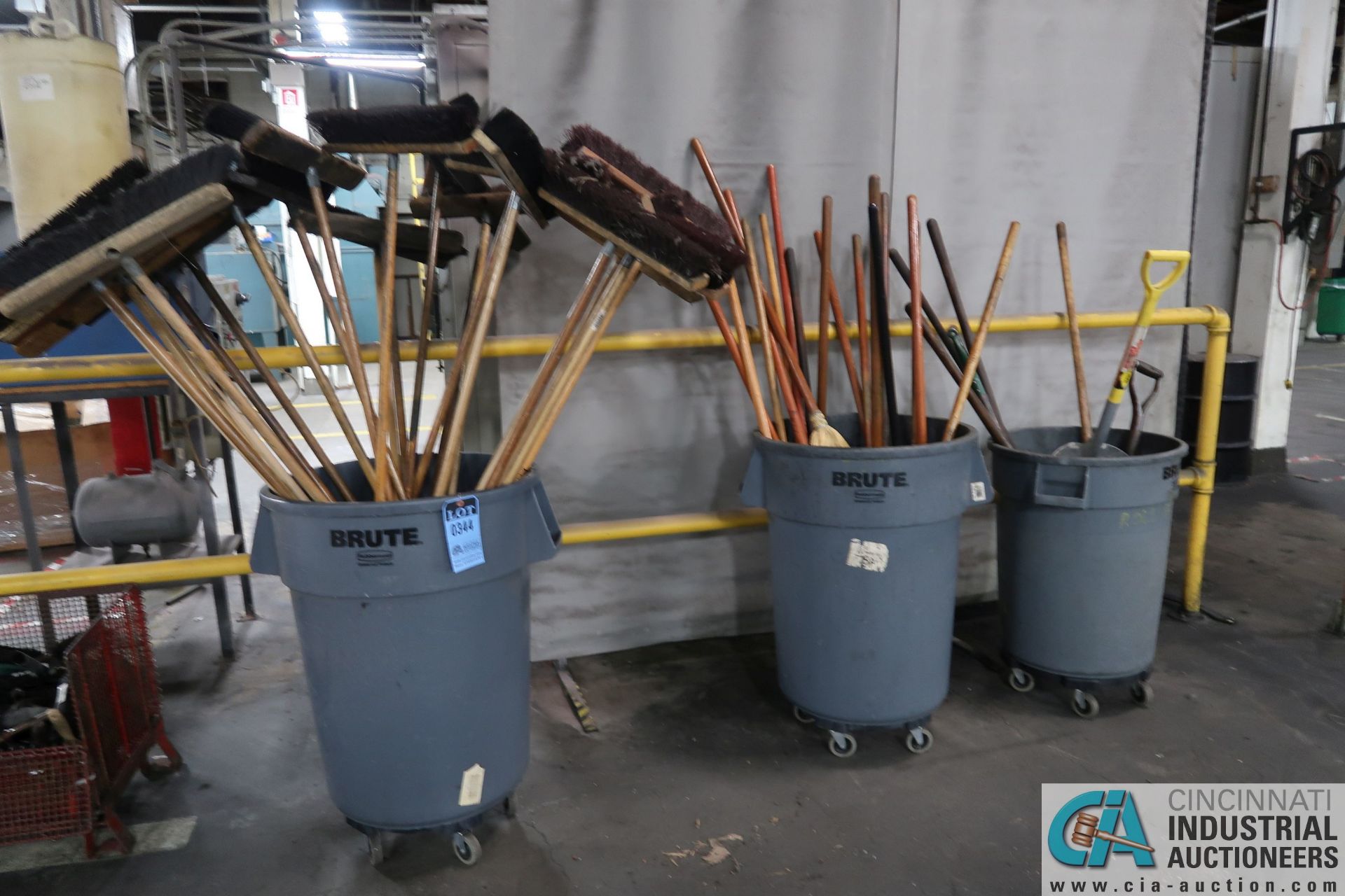 (LOT) BROOMS, SHOVELS AND DUST PANS