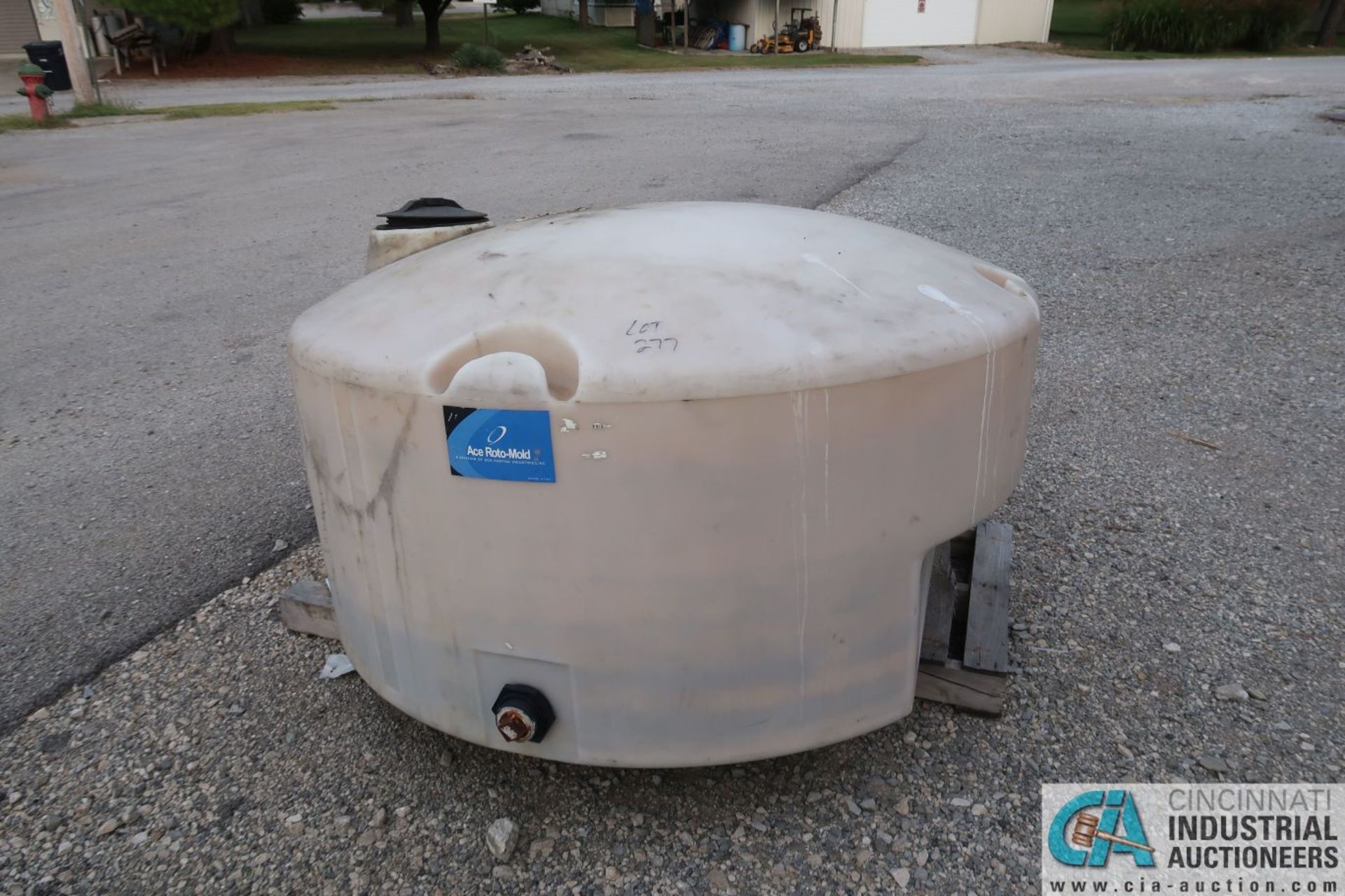 VARIOUS SIZE PLASTIC WASTE OIL TANKS - Image 6 of 6
