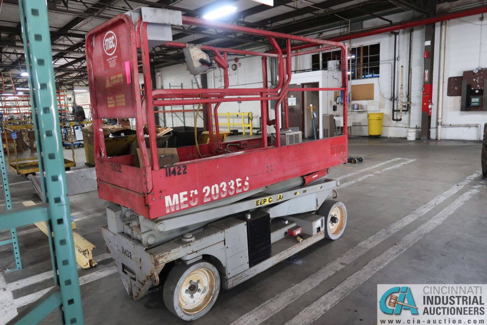 MEC MODEL 2033ES 24 VOLT AERIAL WORK PLATFORM ELECTRIC SCISSOR LIFT; S/N N/A, WITH BUILT IN CHARGER - Image 7 of 11