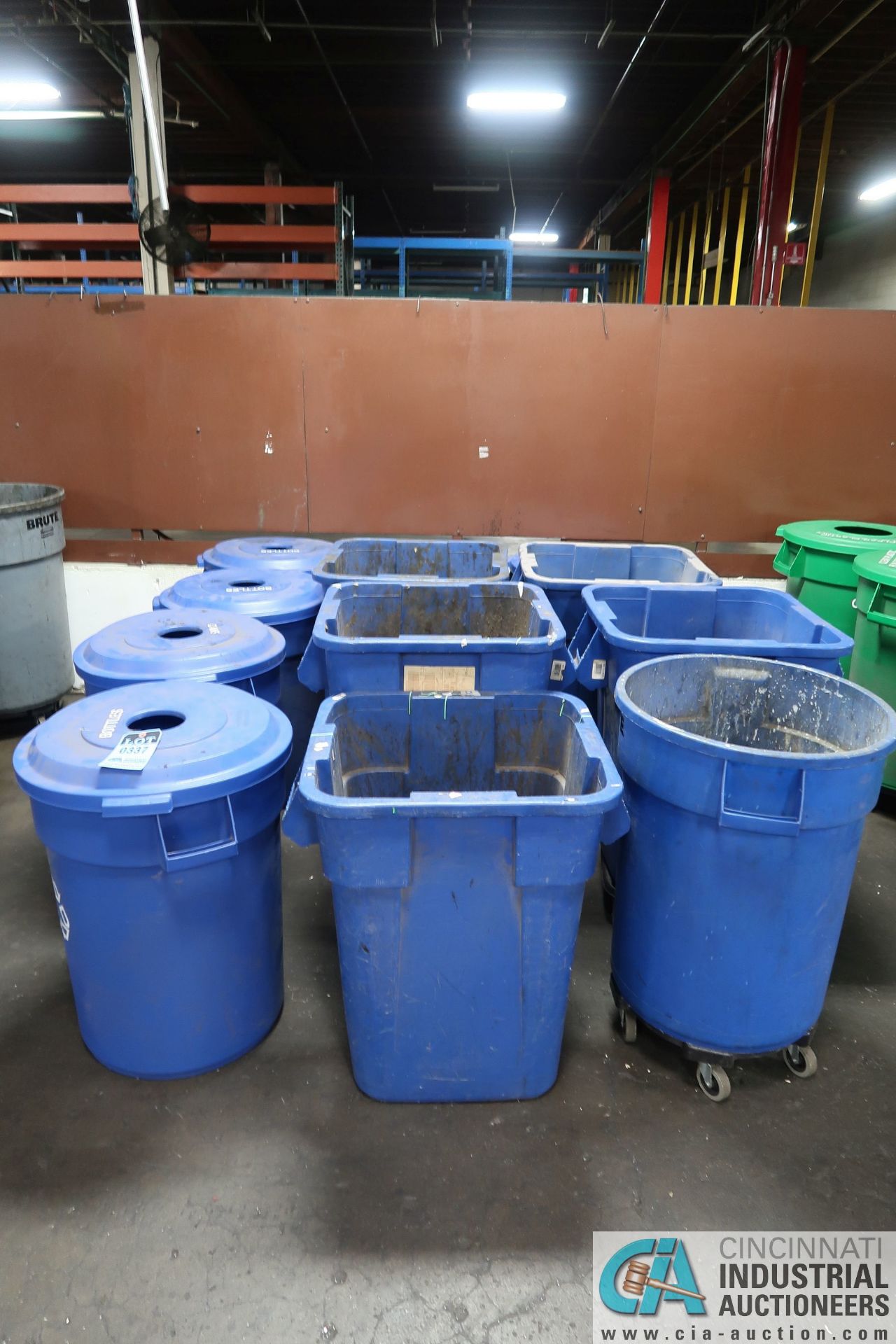 MISCELLANEOUS RUBBERMAID BLUE RECYCLE TRASH CANS