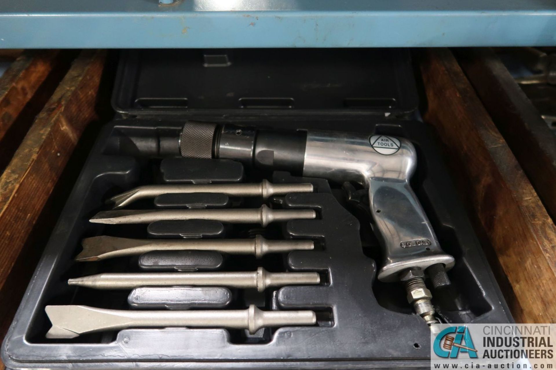 (LOT) MISCELLANEOUS PNEUMATIC HAND TOOLS - Image 2 of 2