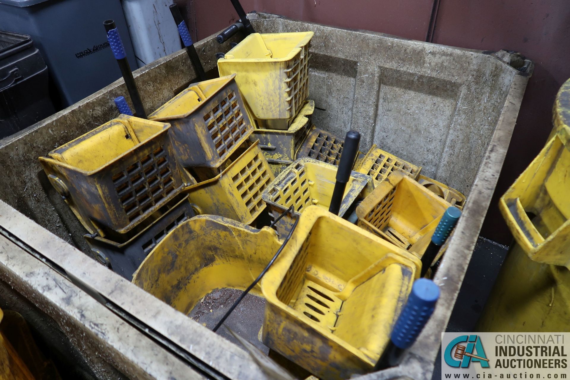 APPROX. MOP BUCKETS WITH MOP HANDLES - Image 4 of 5