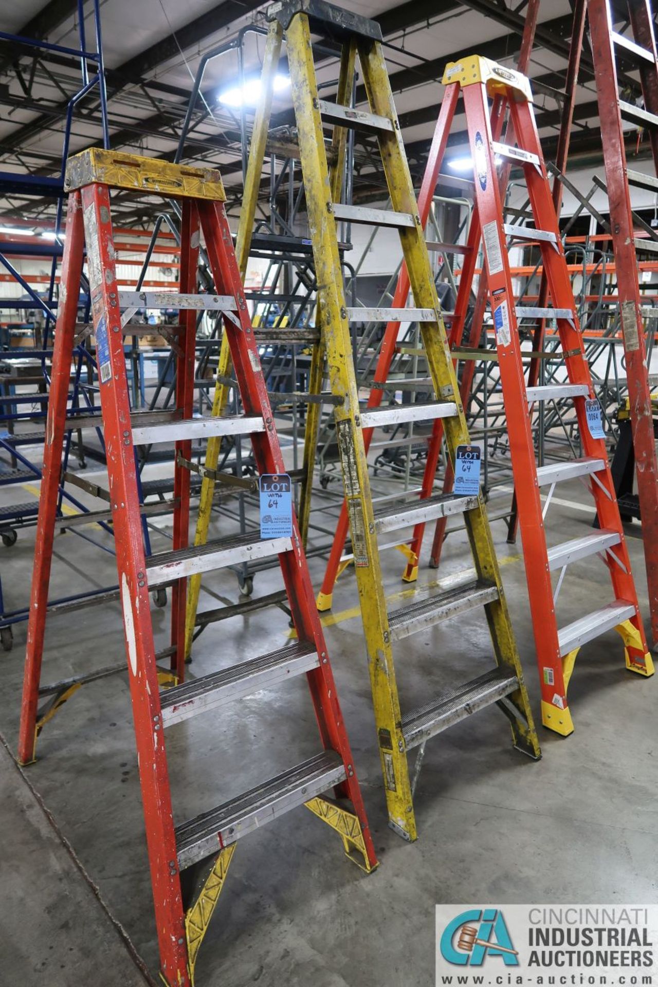 (LOT) (3) FIBERGLASS STEP LADDERS, (1) LOUISVILLE, (1) 8' WERNER AND (1) 6' WERNER - Image 3 of 3