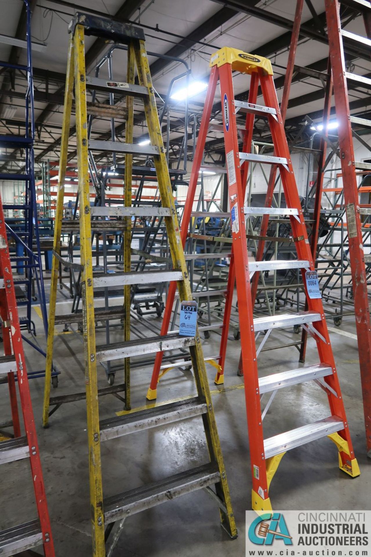 (LOT) (3) FIBERGLASS STEP LADDERS, (1) LOUISVILLE, (1) 8' WERNER AND (1) 6' WERNER